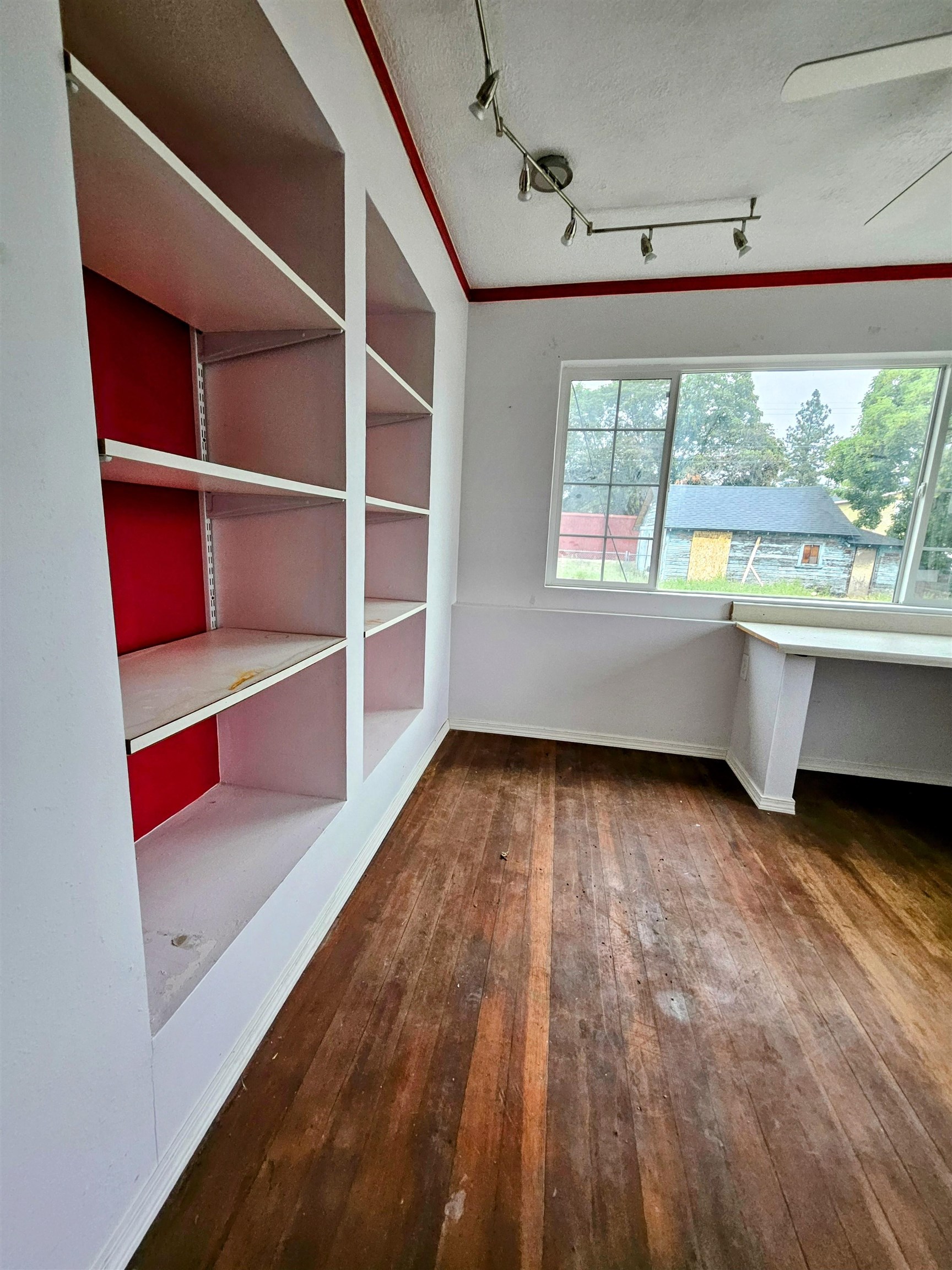 1221 E Indiana Ave - Photo 3