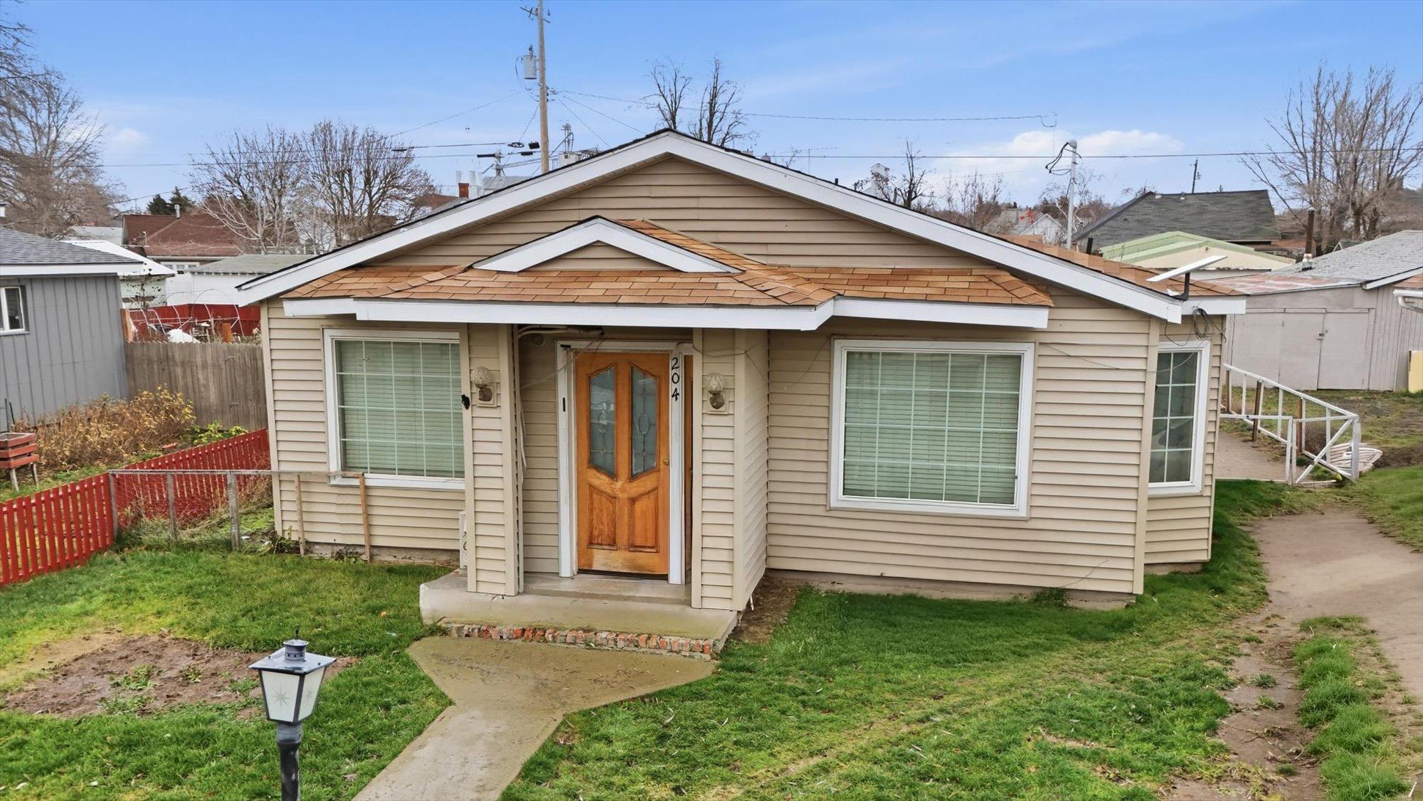 202 E Birch Ave - Photo 2