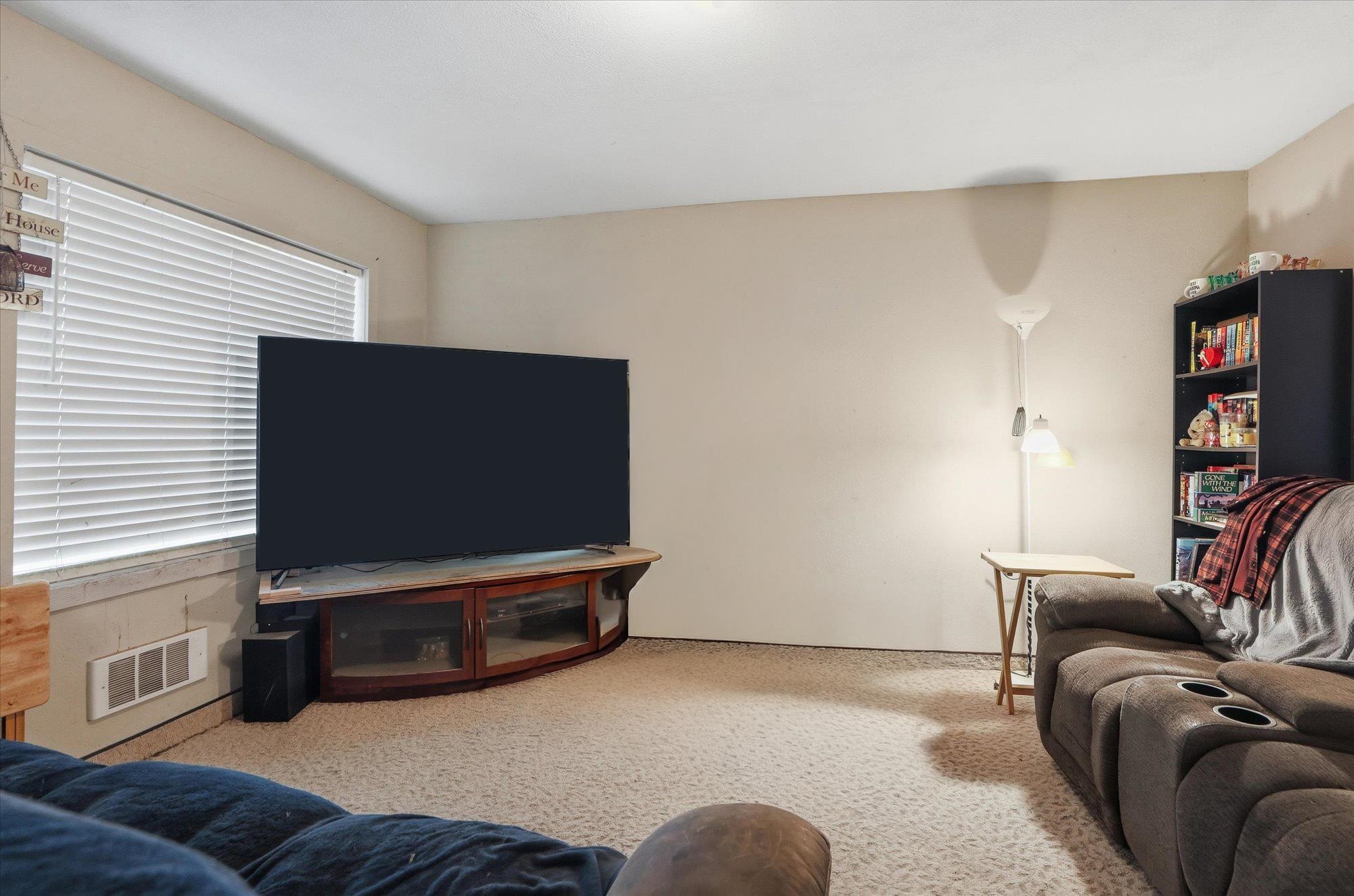 202 E Birch Ave - Photo 3