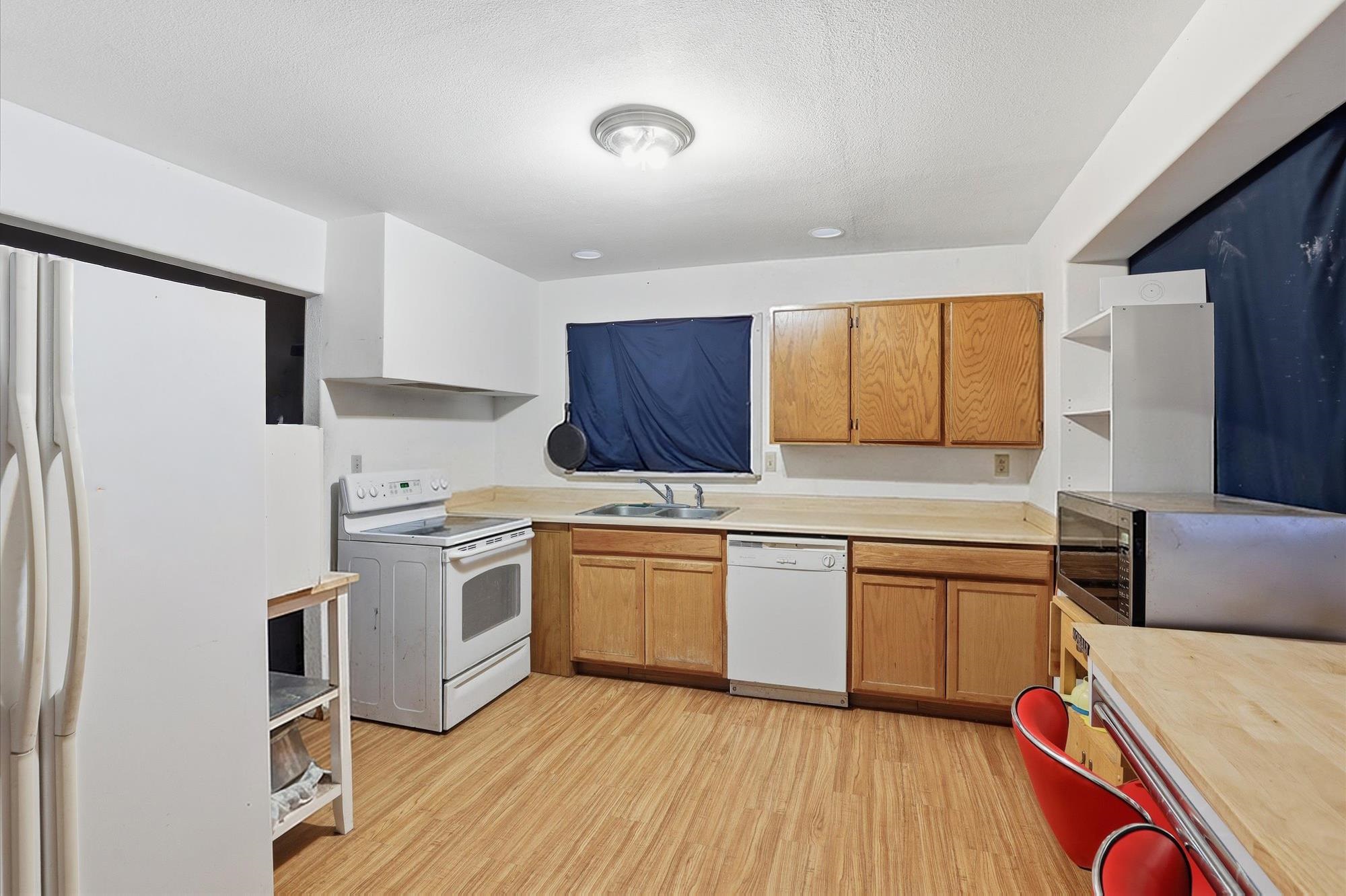202 E Birch Ave - Photo 4