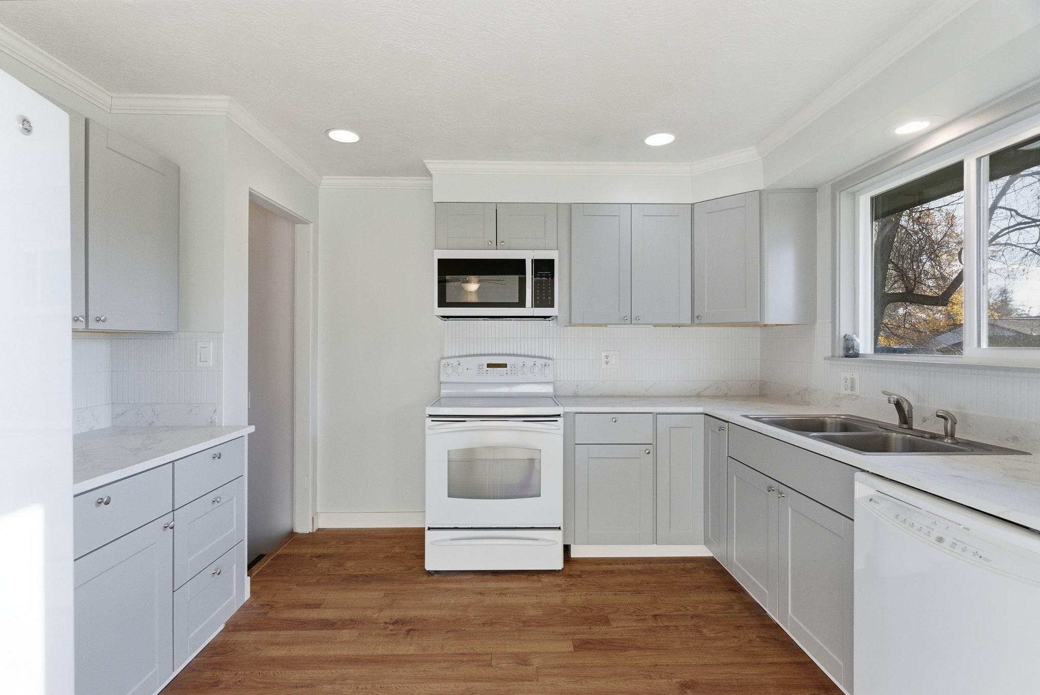7808 E Broadway Ave - Photo 11