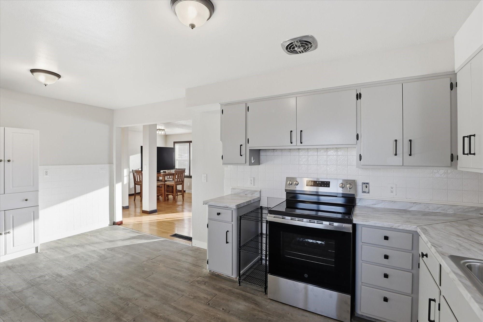 10811 E 7th Ave - Photo 10