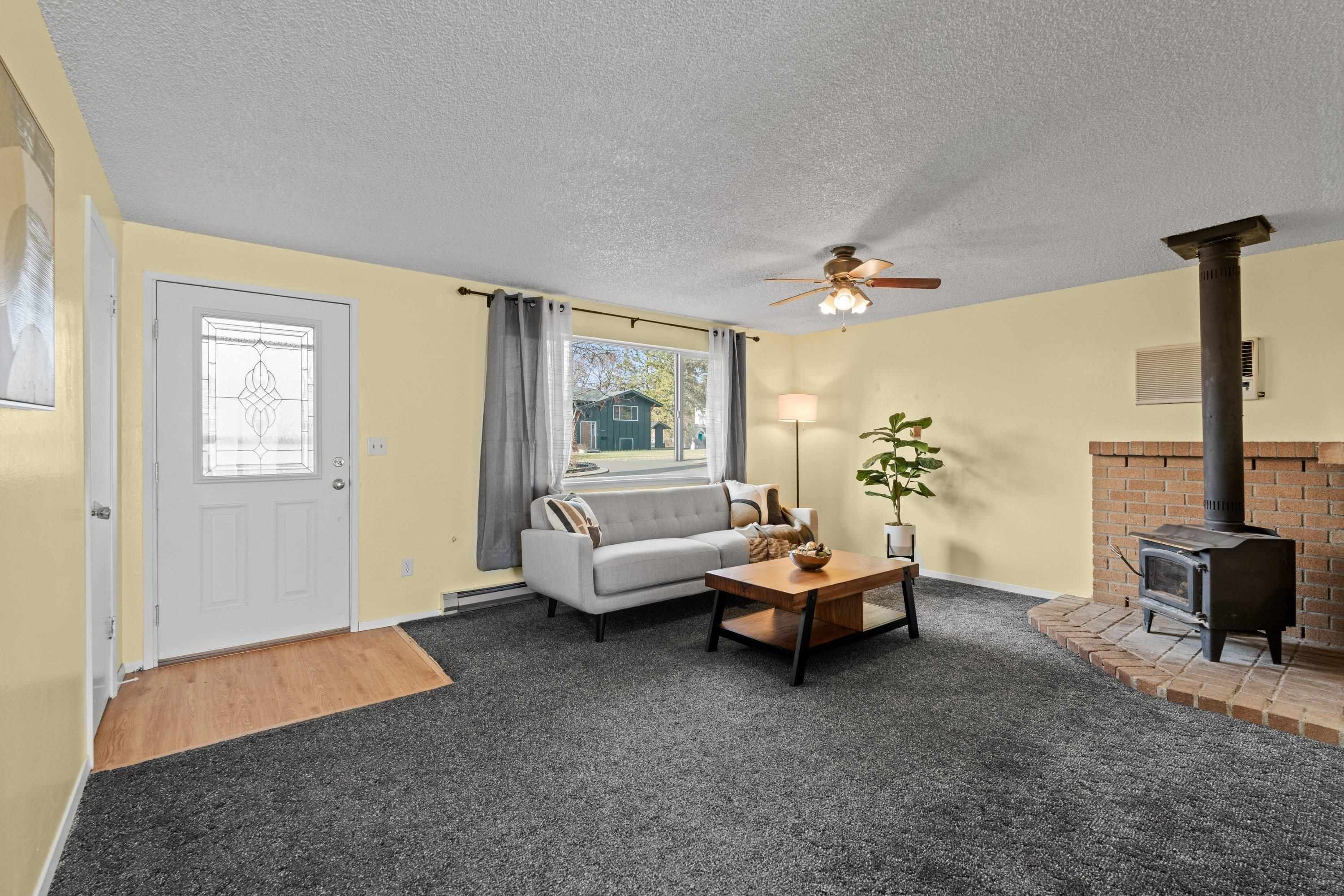 305 Holladay Dr - Photo 4