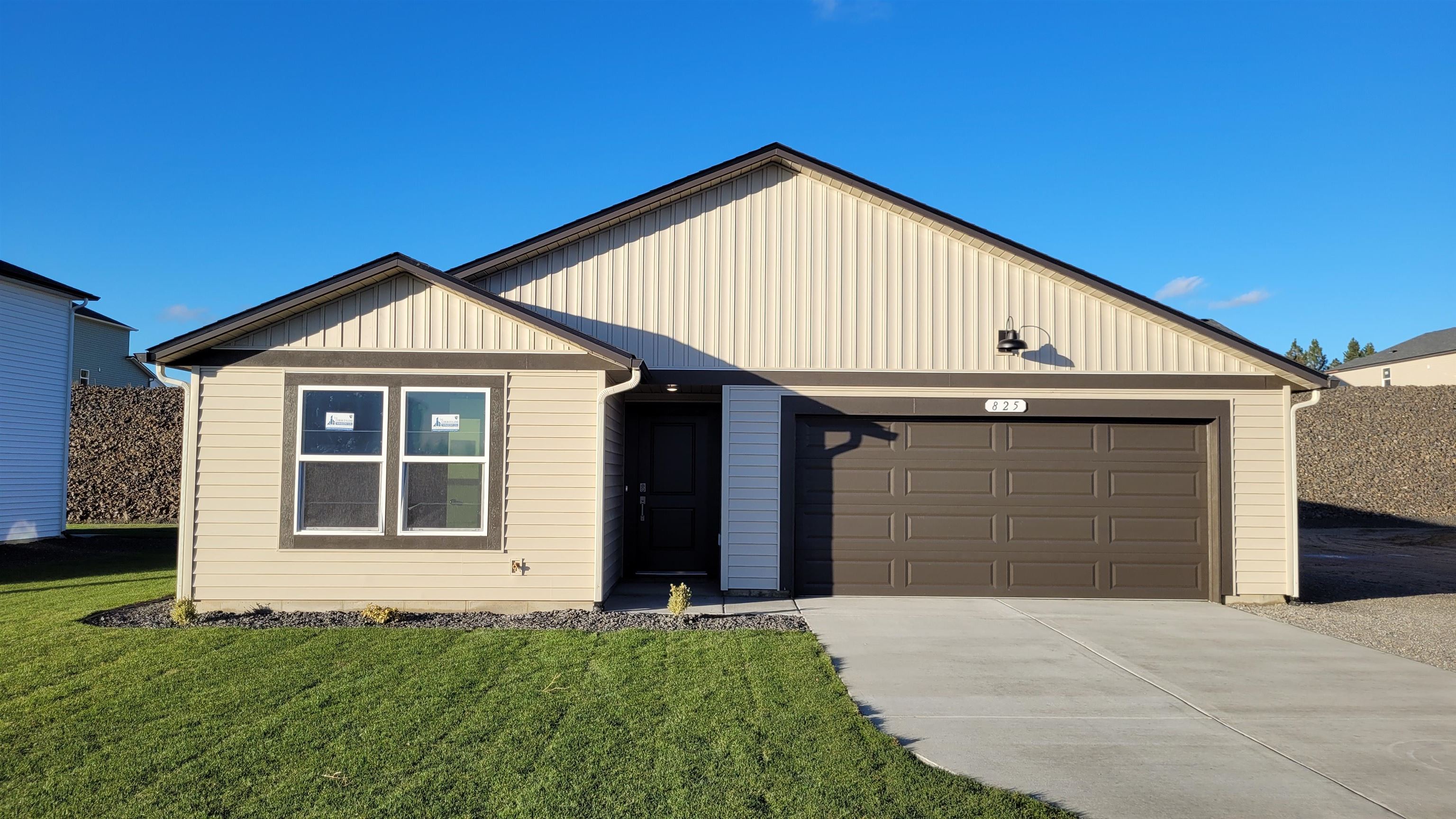 825 E L St - Photo 1