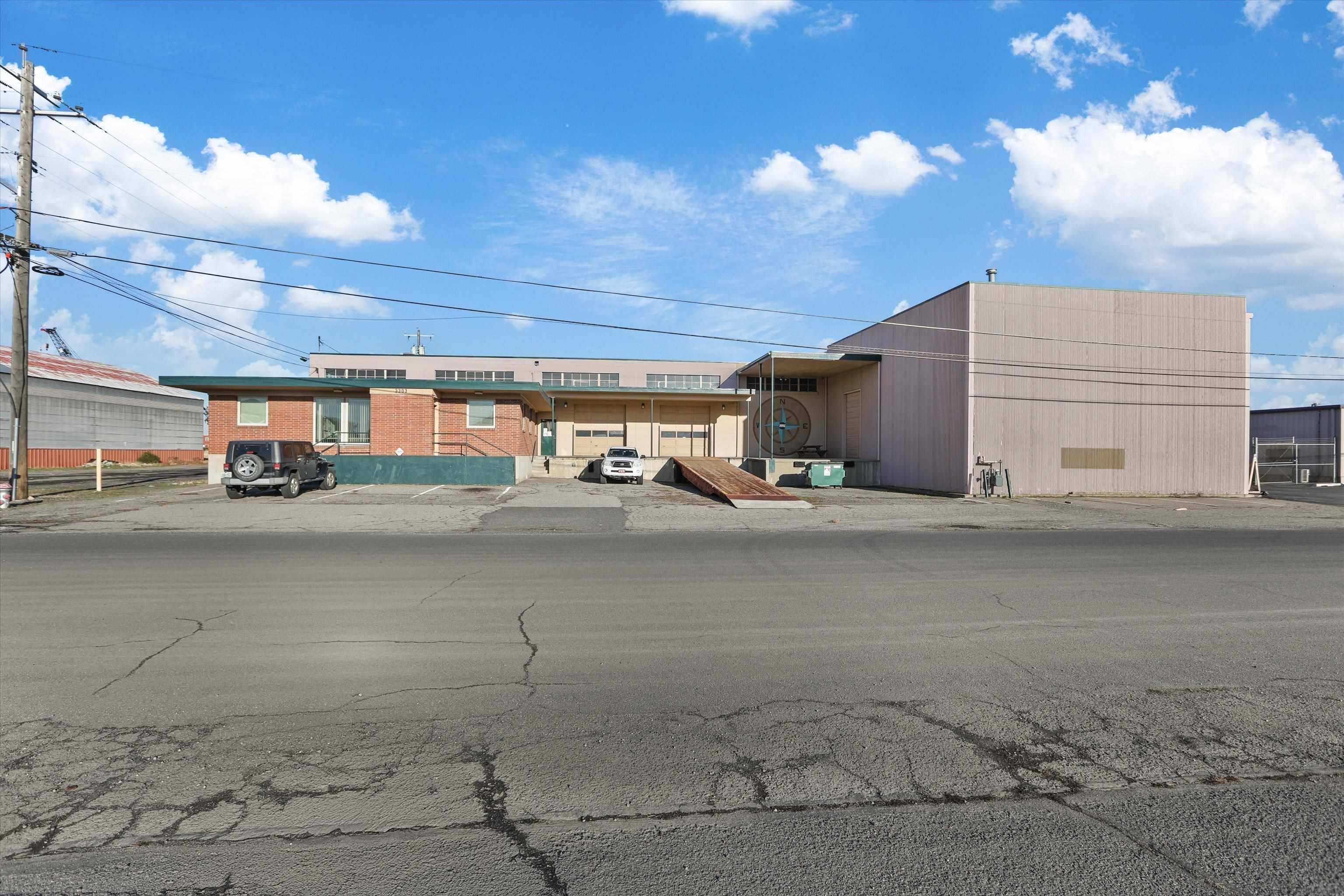 3303 E Ferry Ave - Photo 1