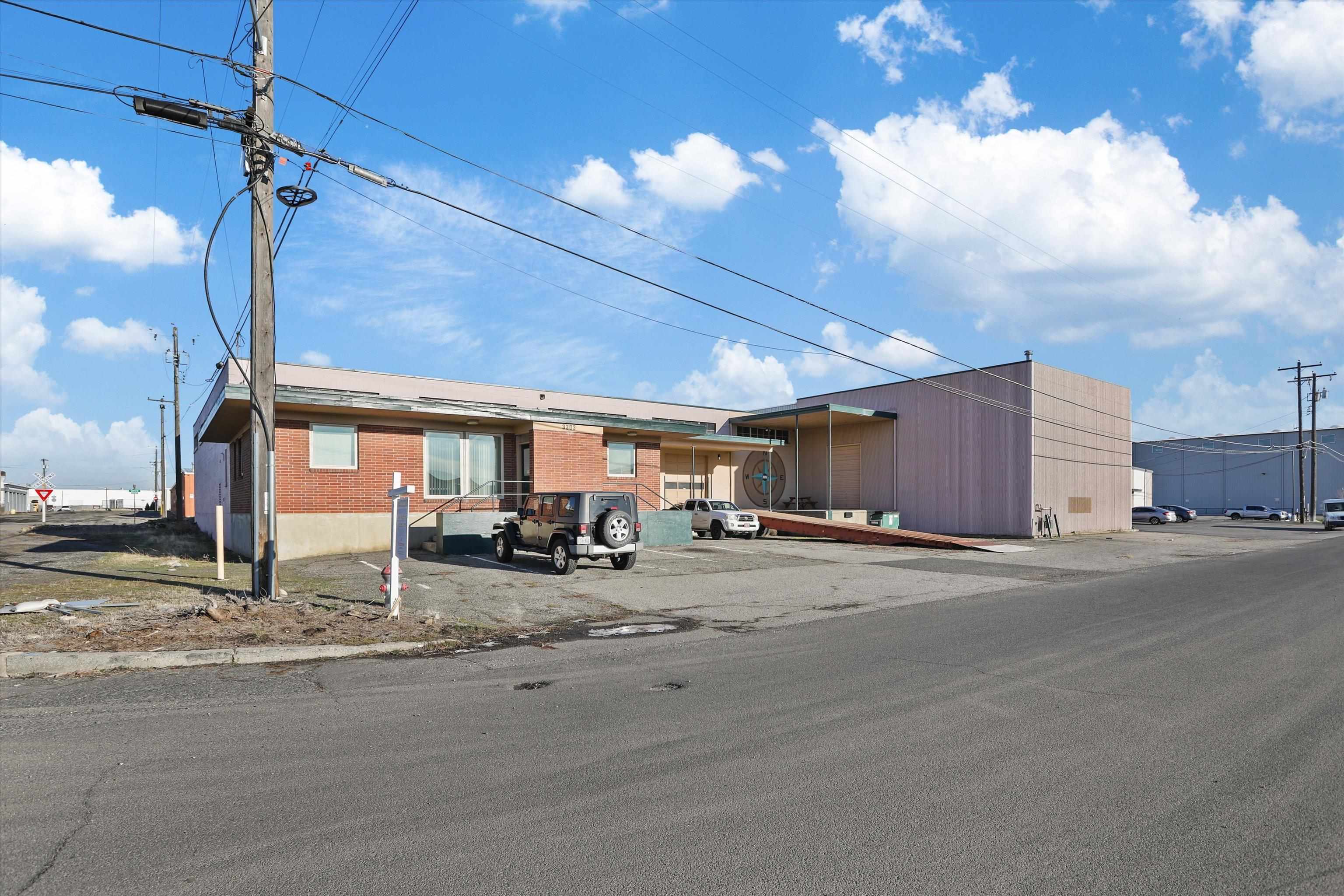 3303 E Ferry Ave - Photo 2