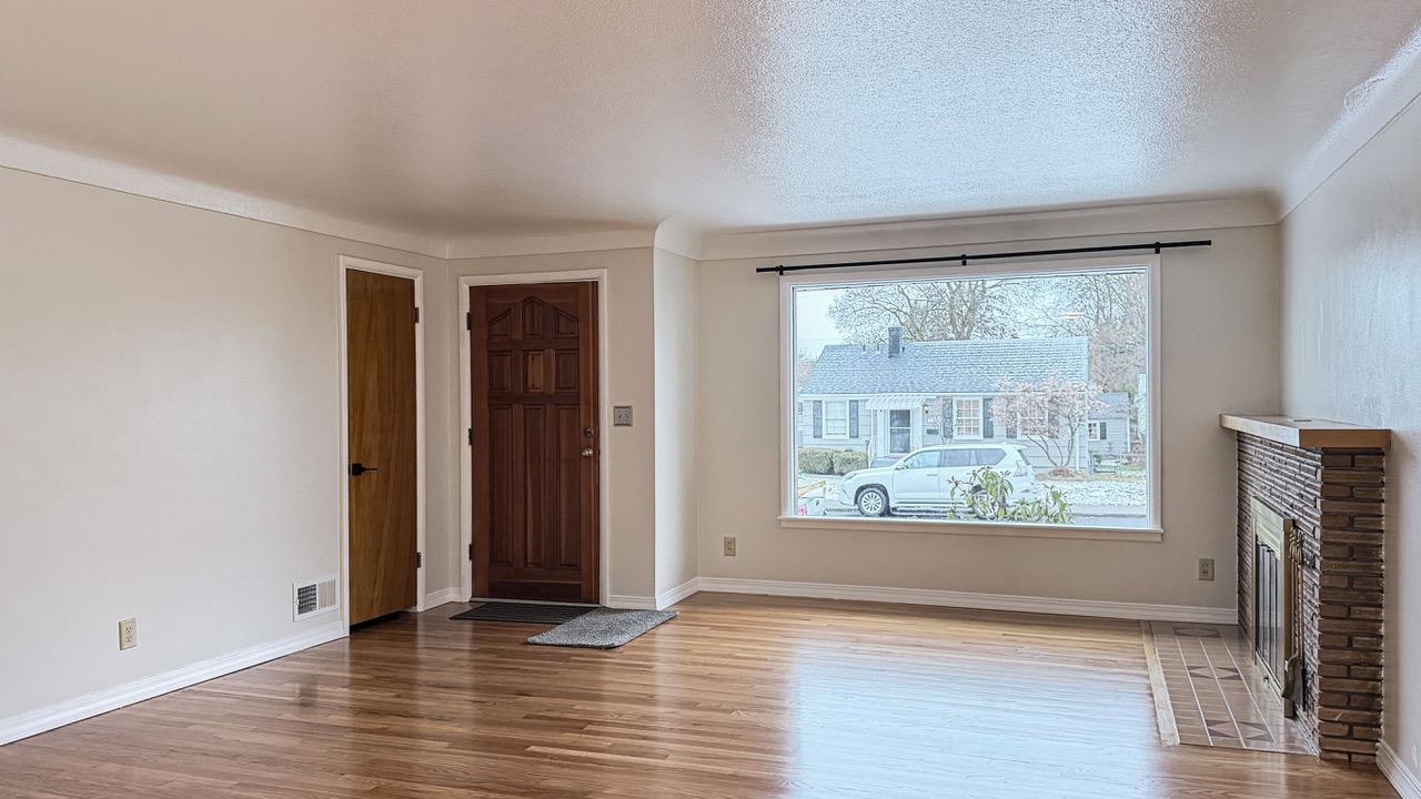 2211 W Wabash Ave - Photo 3