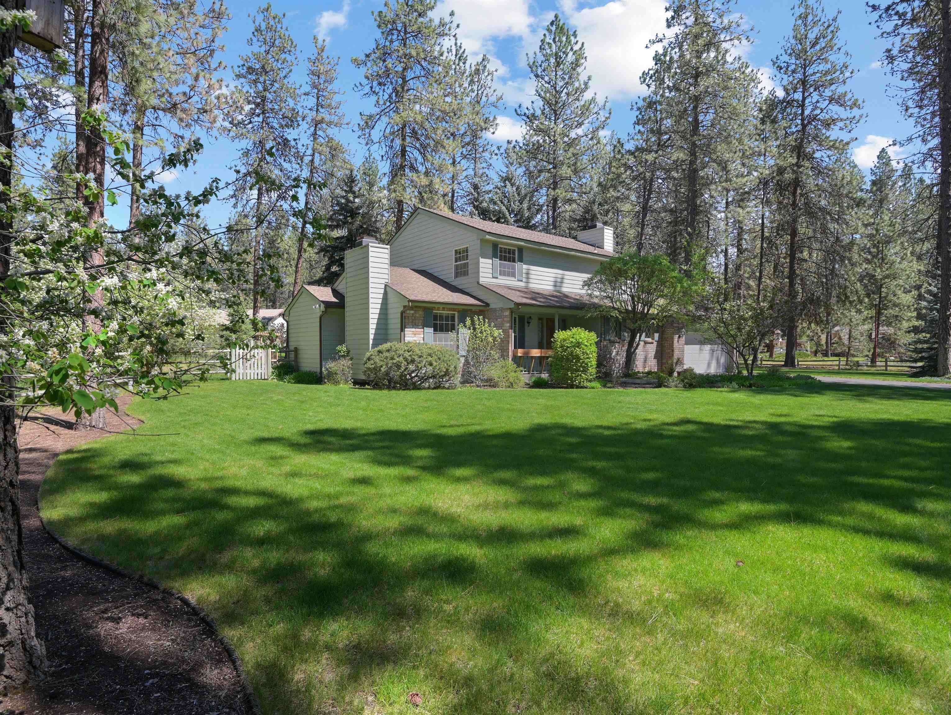 3611 E Pine Needle Ave - Photo 1