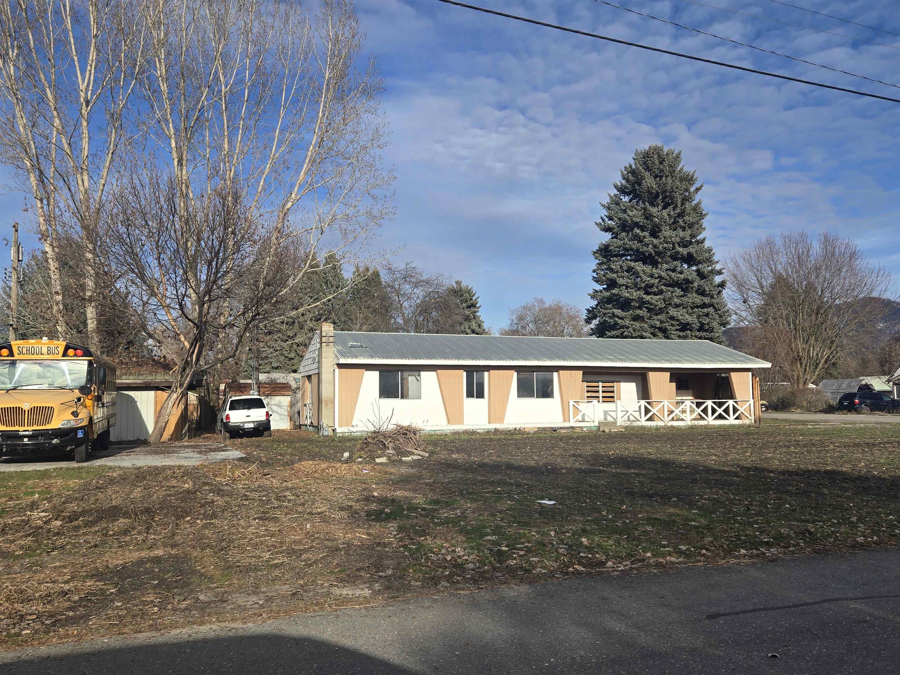 308 S Victoria St - Photo 1