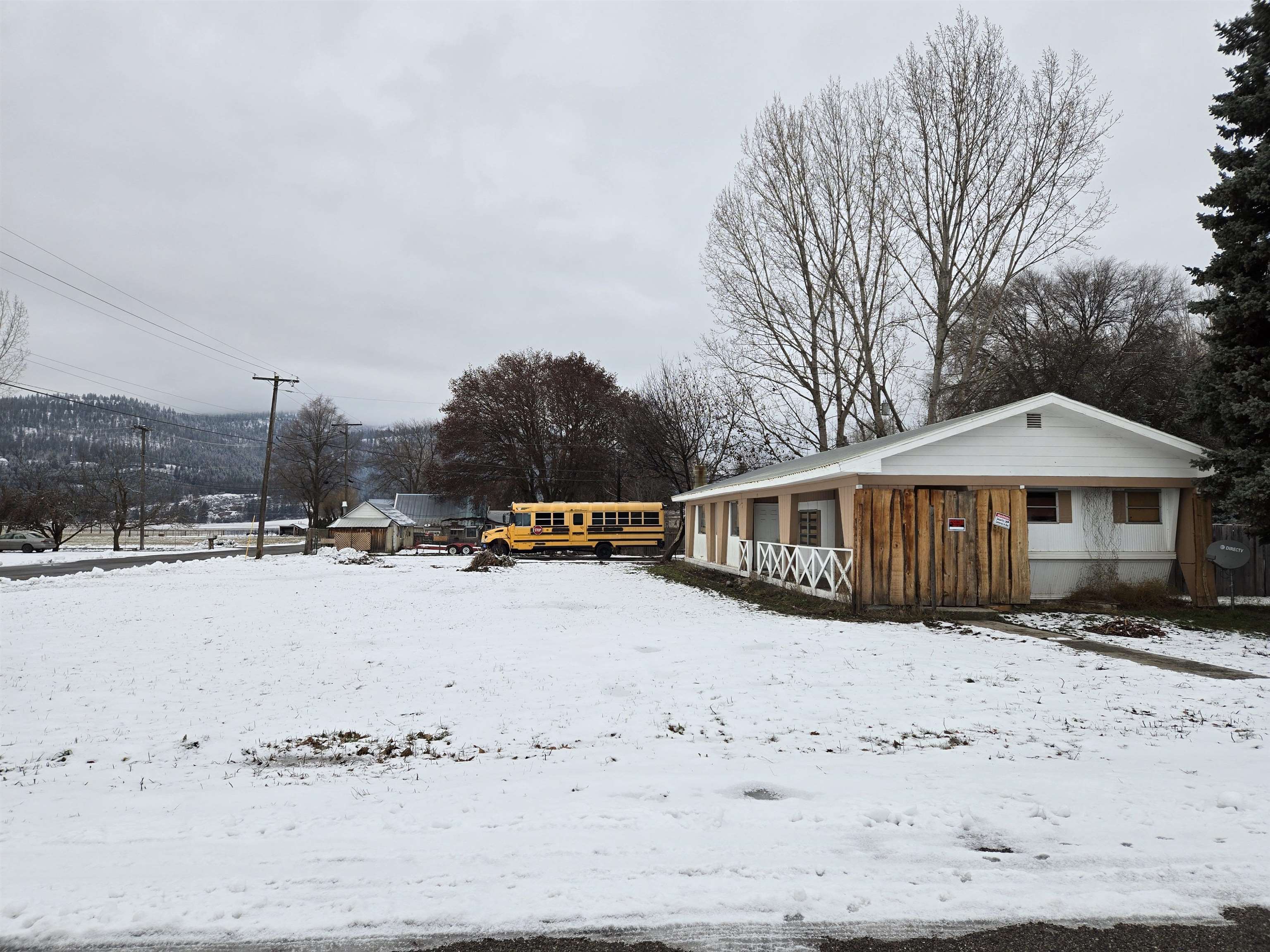 308 S Victoria St - Photo 2