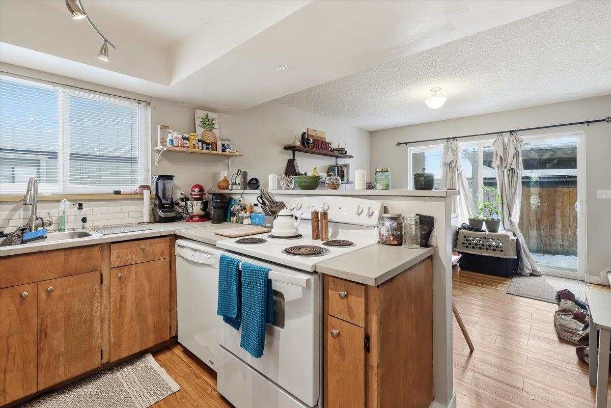 606 E 36th Ave - Photo 9