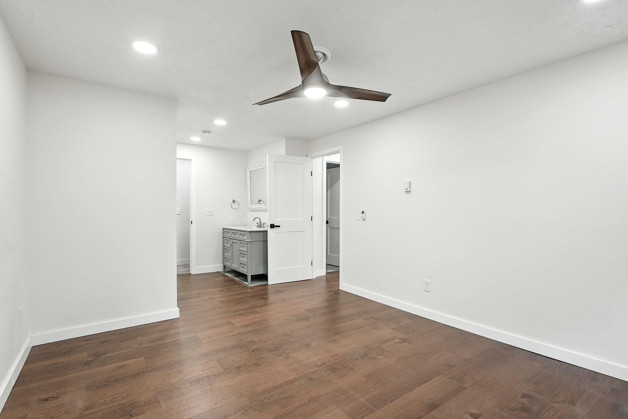 214 W 6th Ave - Photo 39