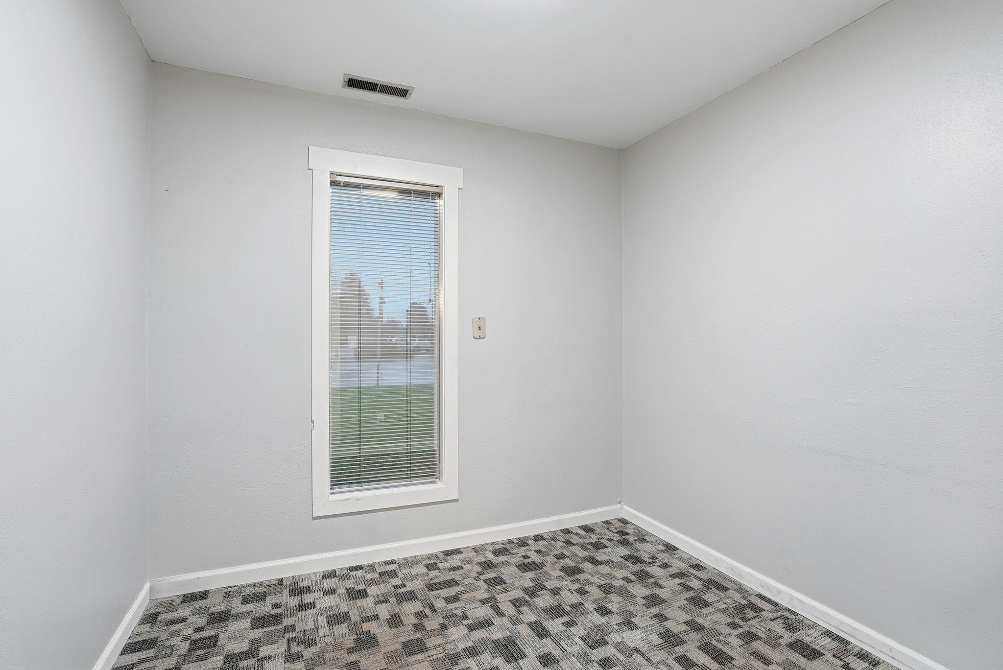 1124 S Pines Rd - Photo 22
