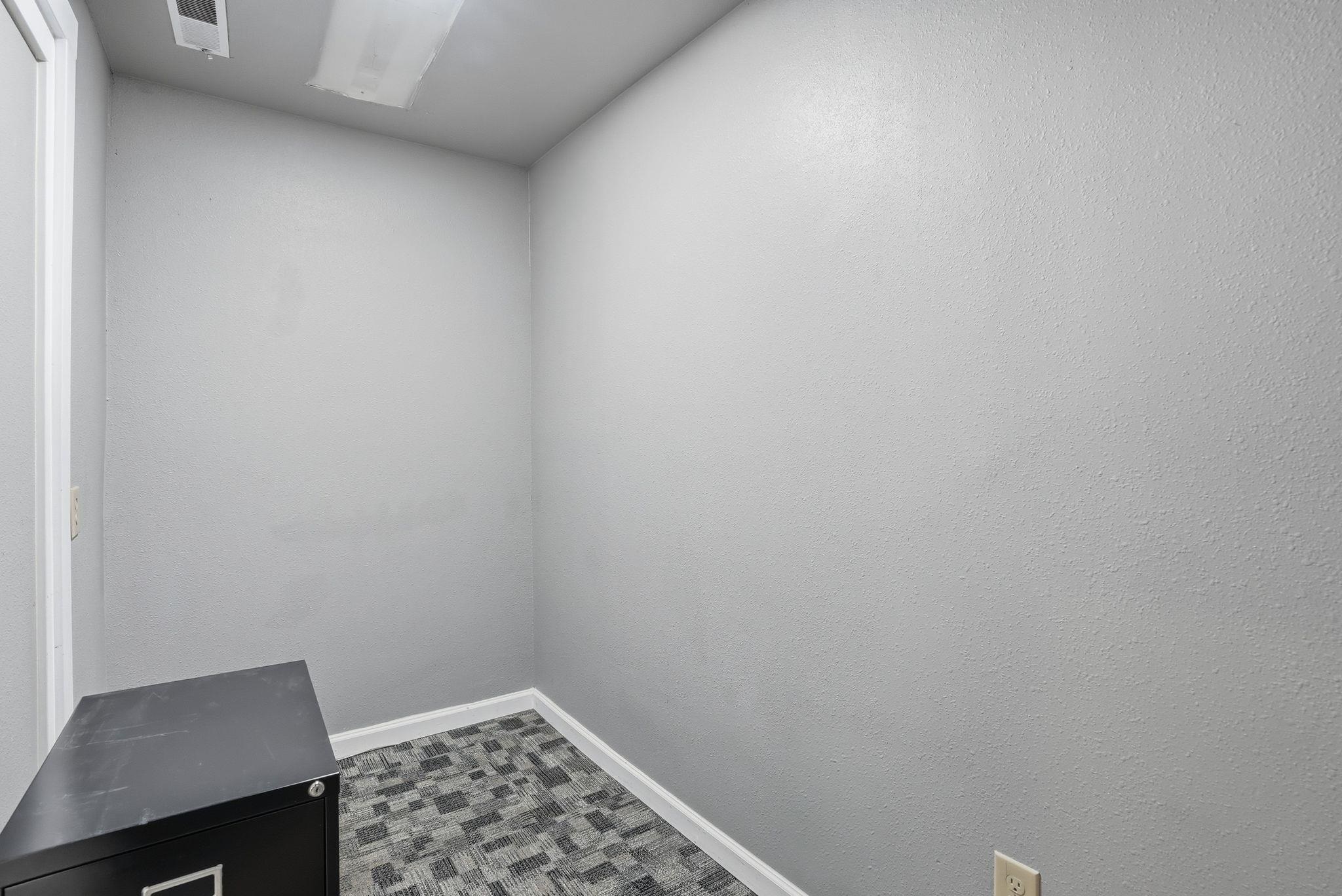 1124 S Pines Rd - Photo 24