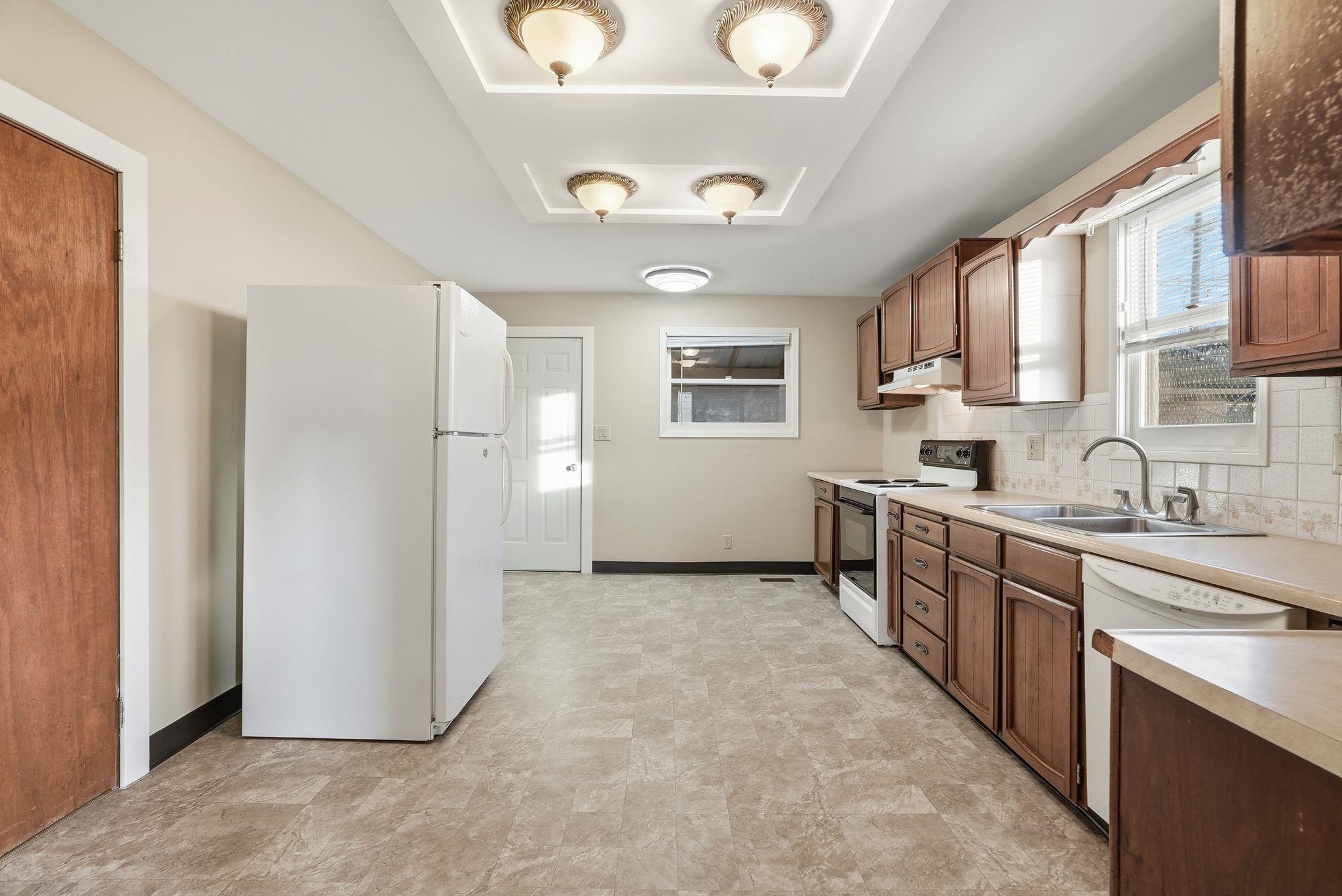 907 W Fairview Ave - Photo 3