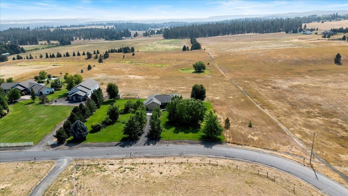 304 E Burk Rd - Photo 3