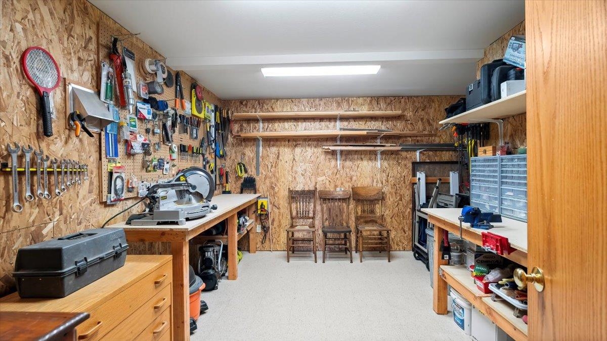 304 E Burk Rd - Photo 28
