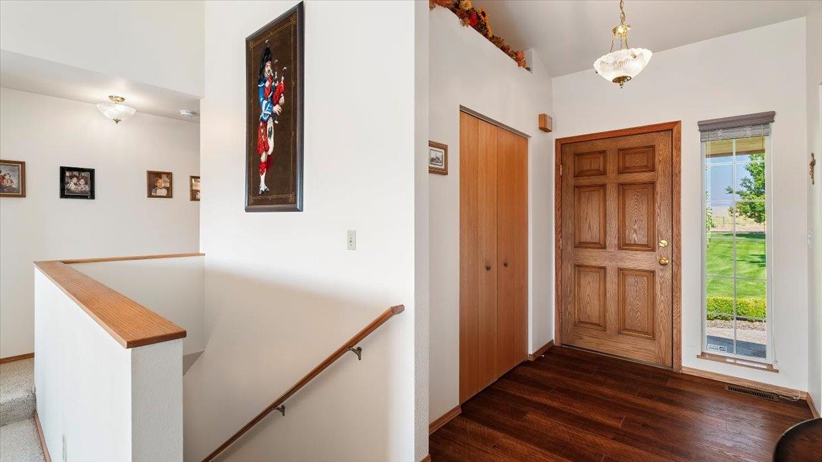 304 E Burk Rd - Photo 6