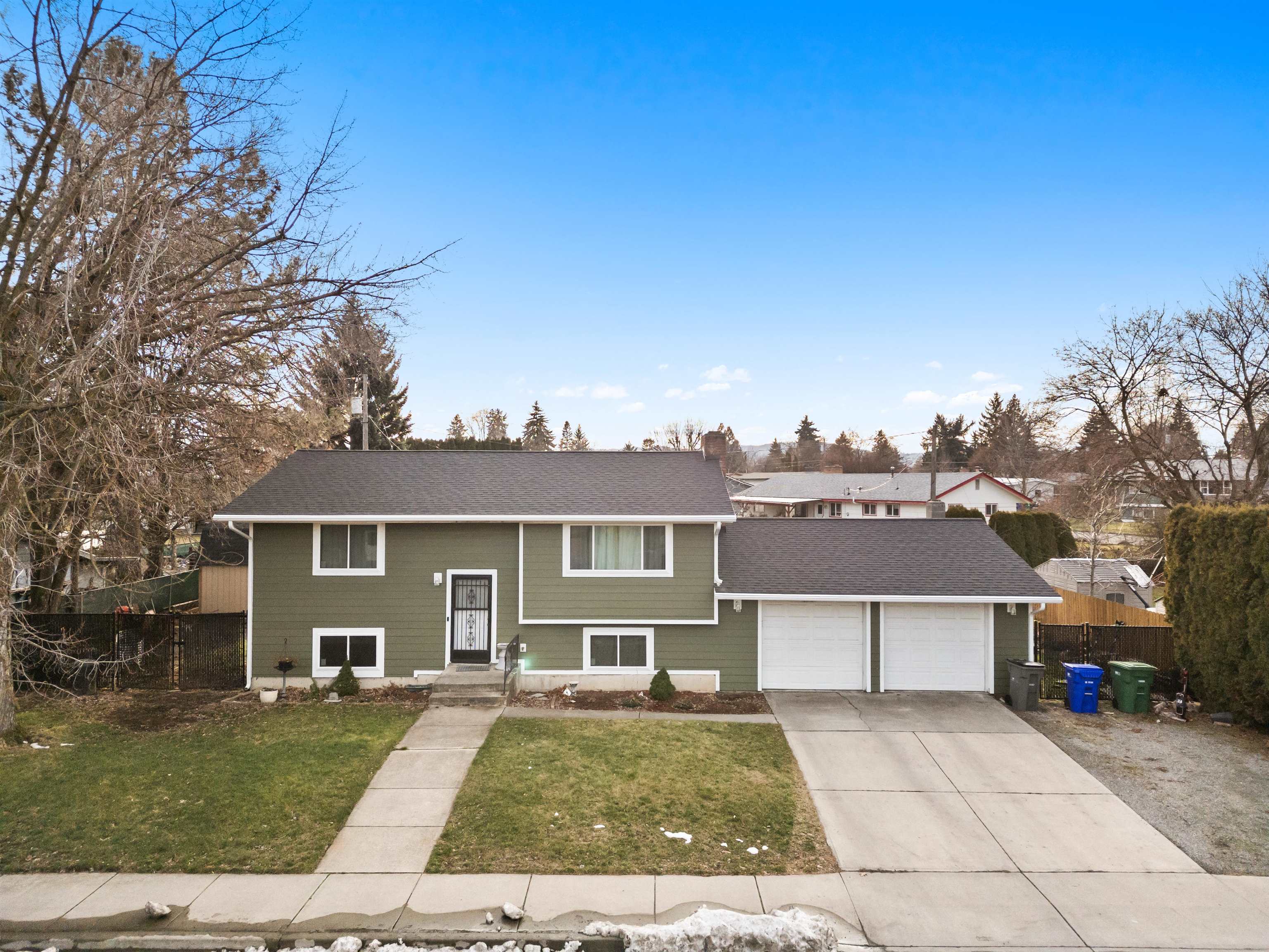15212 E Mission Ave - Photo 1