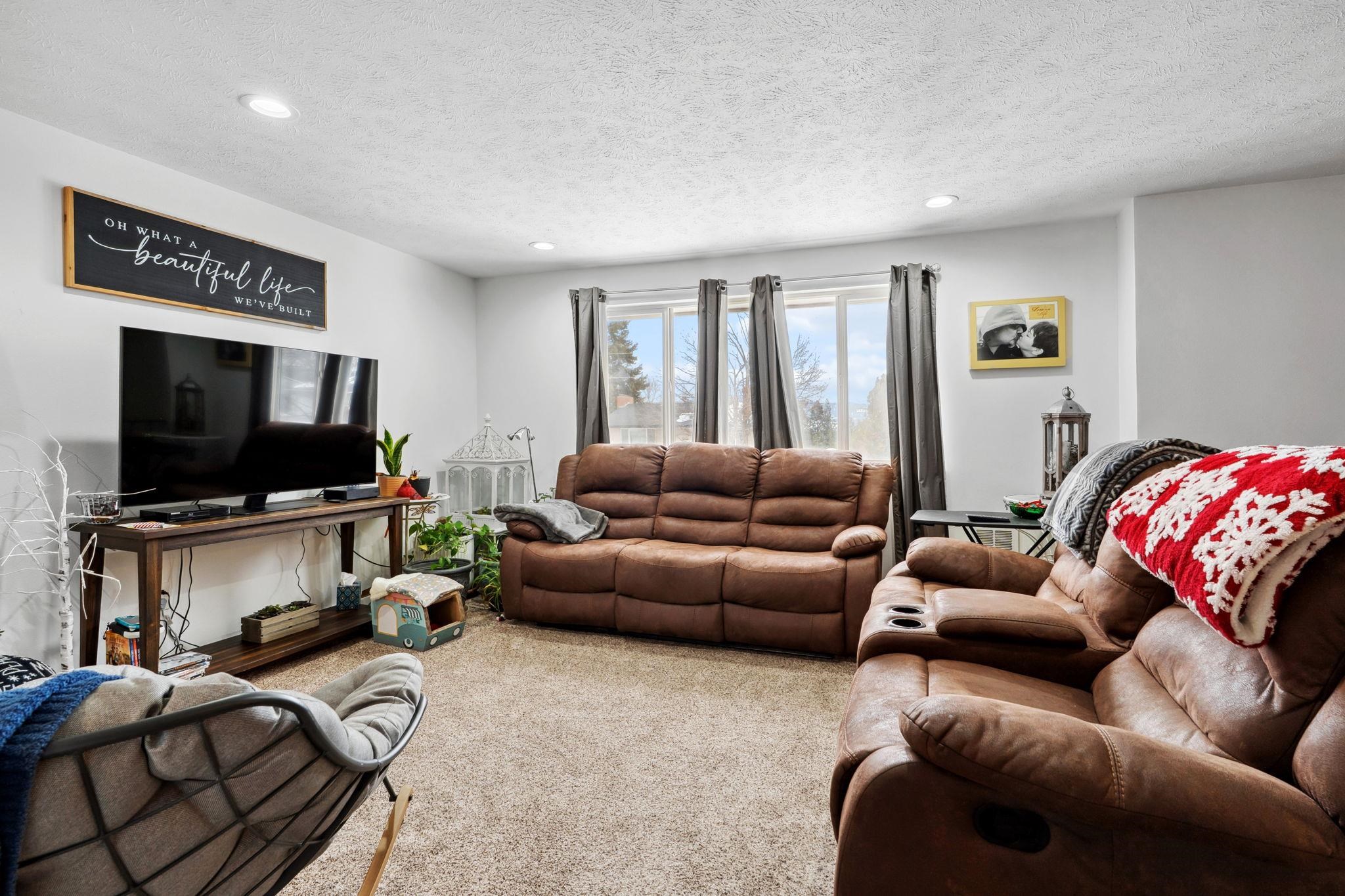 15212 E Mission Ave - Photo 3