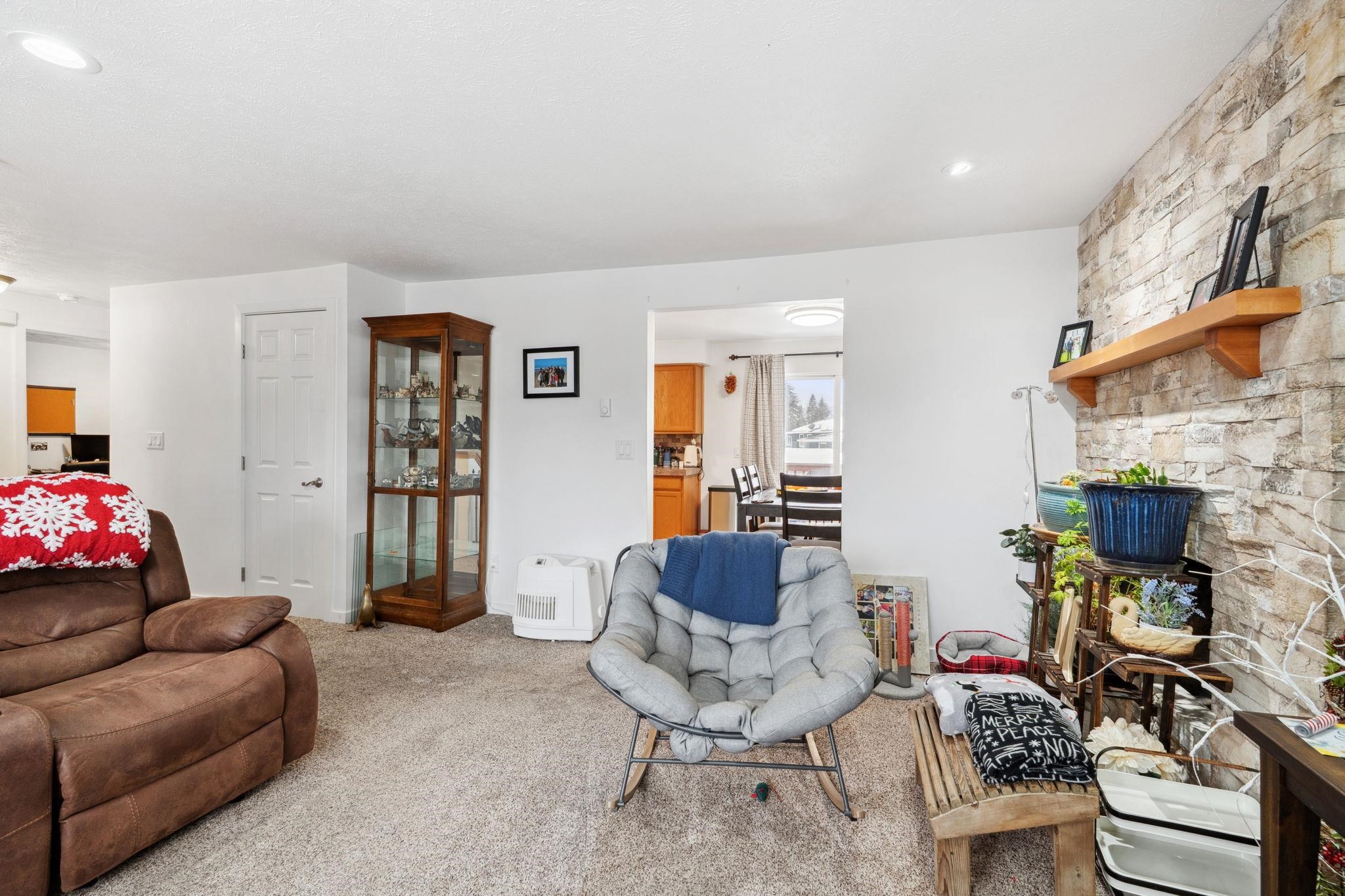 15212 E Mission Ave - Photo 5