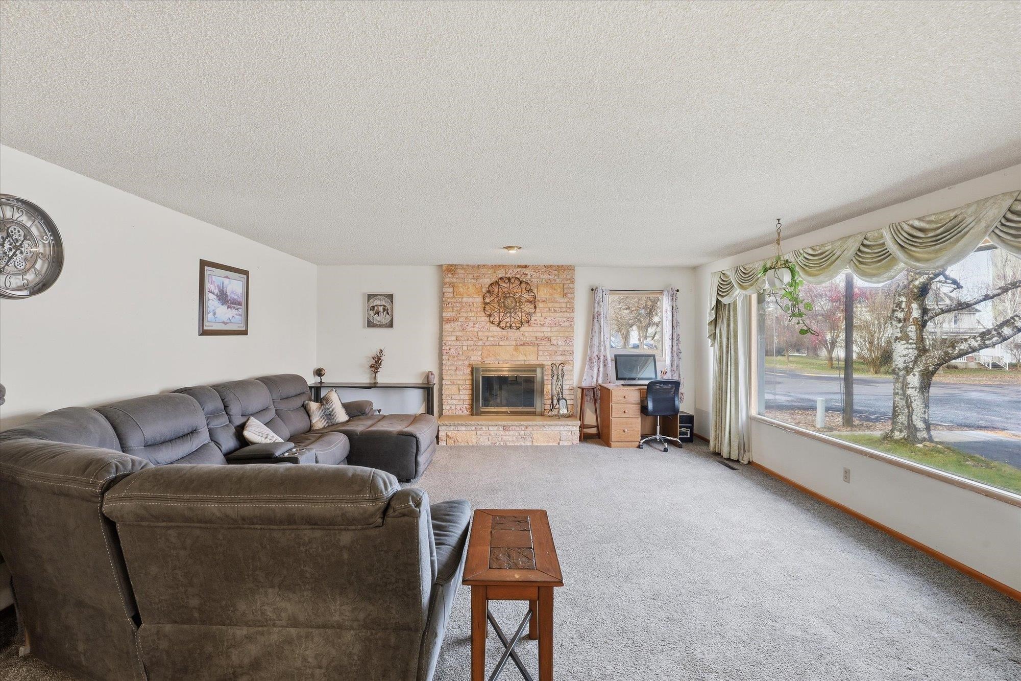 16 W Douglas St - Photo 2