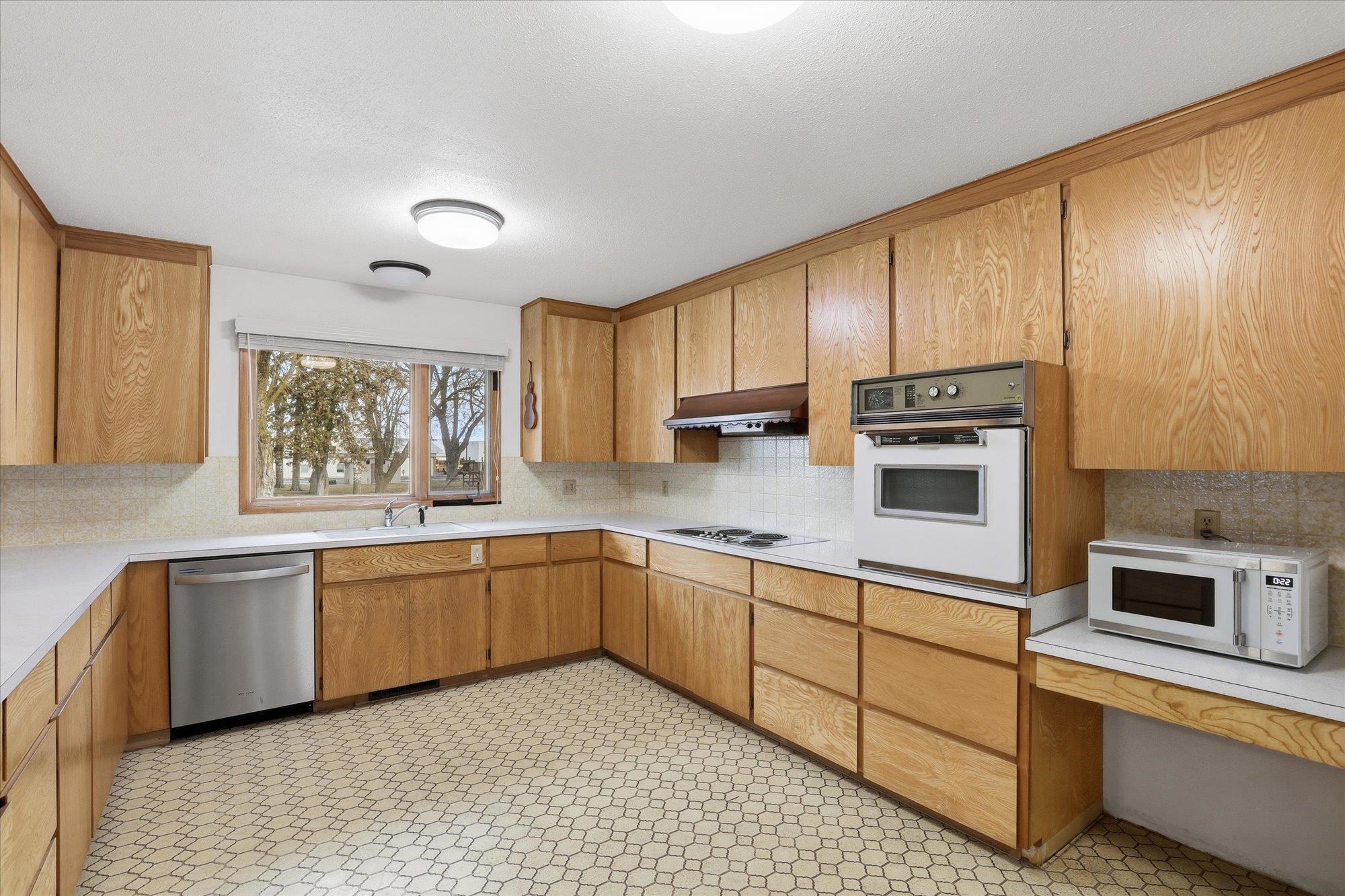 16 W Douglas St - Photo 14
