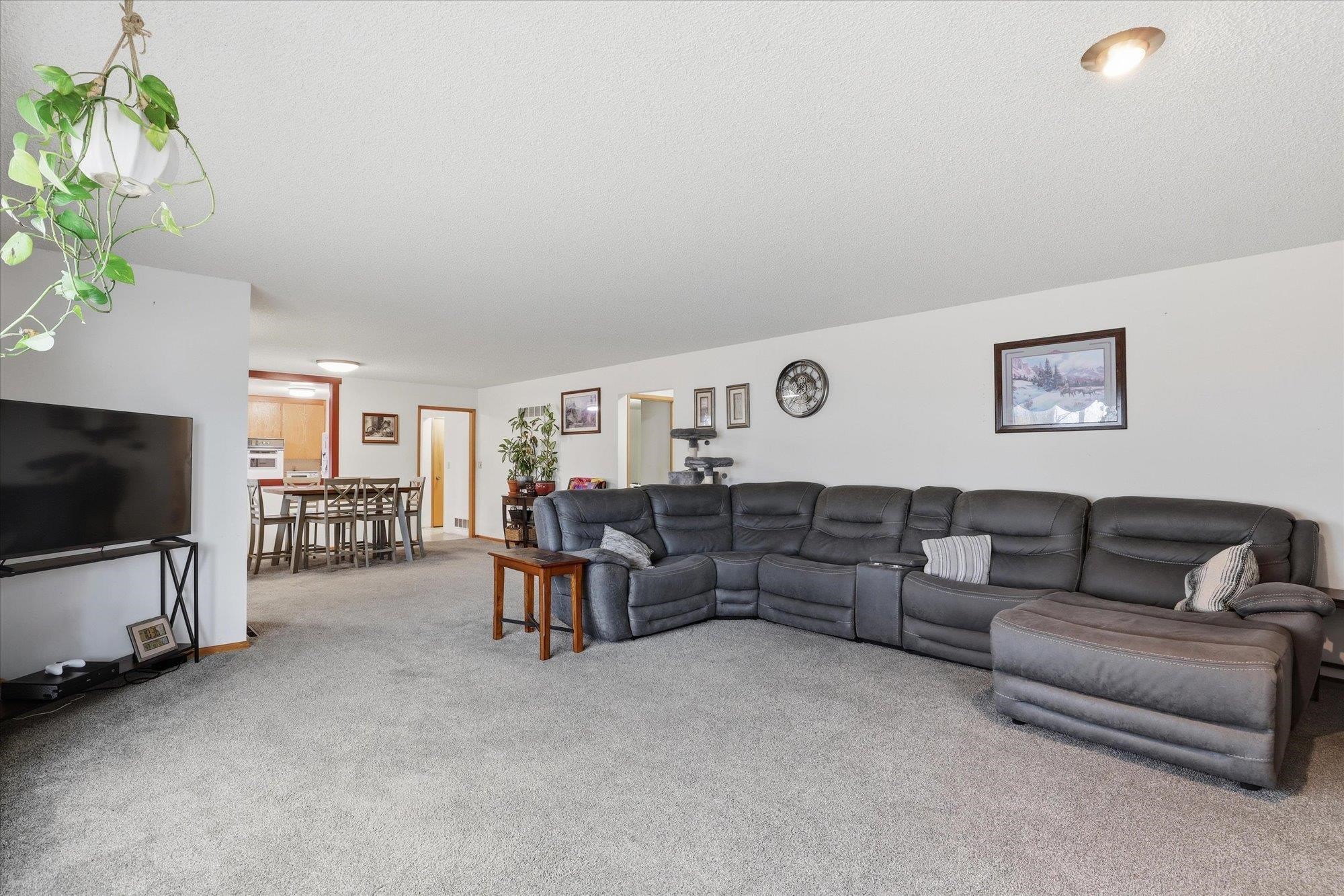 16 W Douglas St - Photo 3