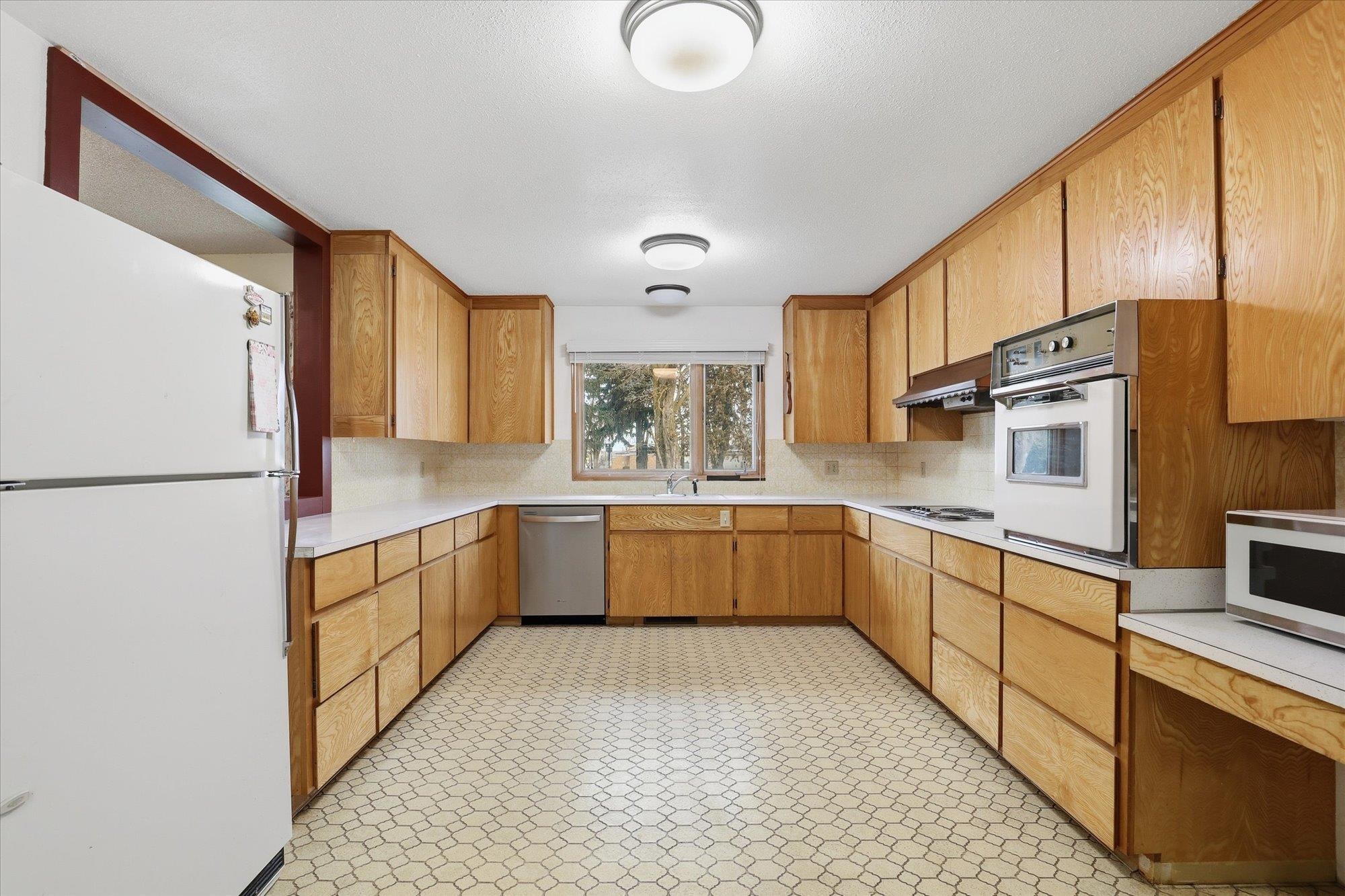 16 W Douglas St - Photo 4