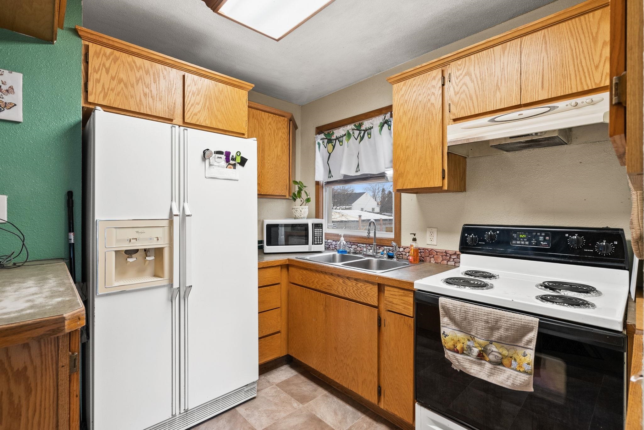 302 E Hawthorne Rd - Photo 8