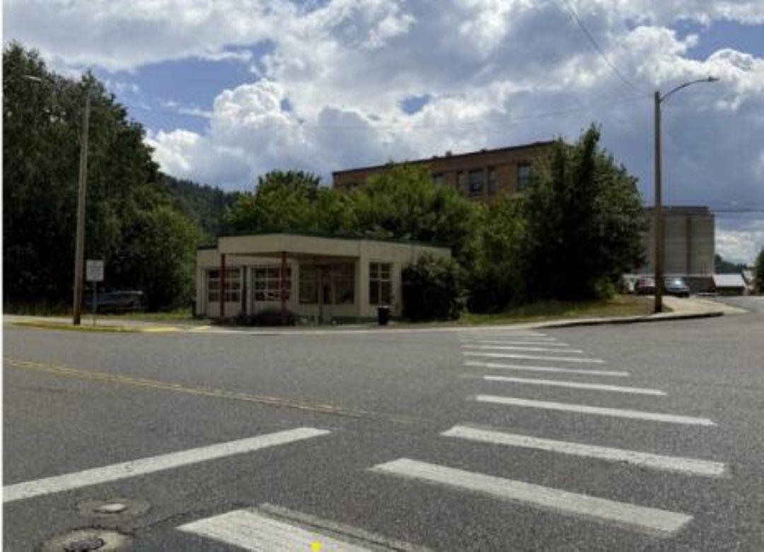 102 E 5th Ave - Photo 1