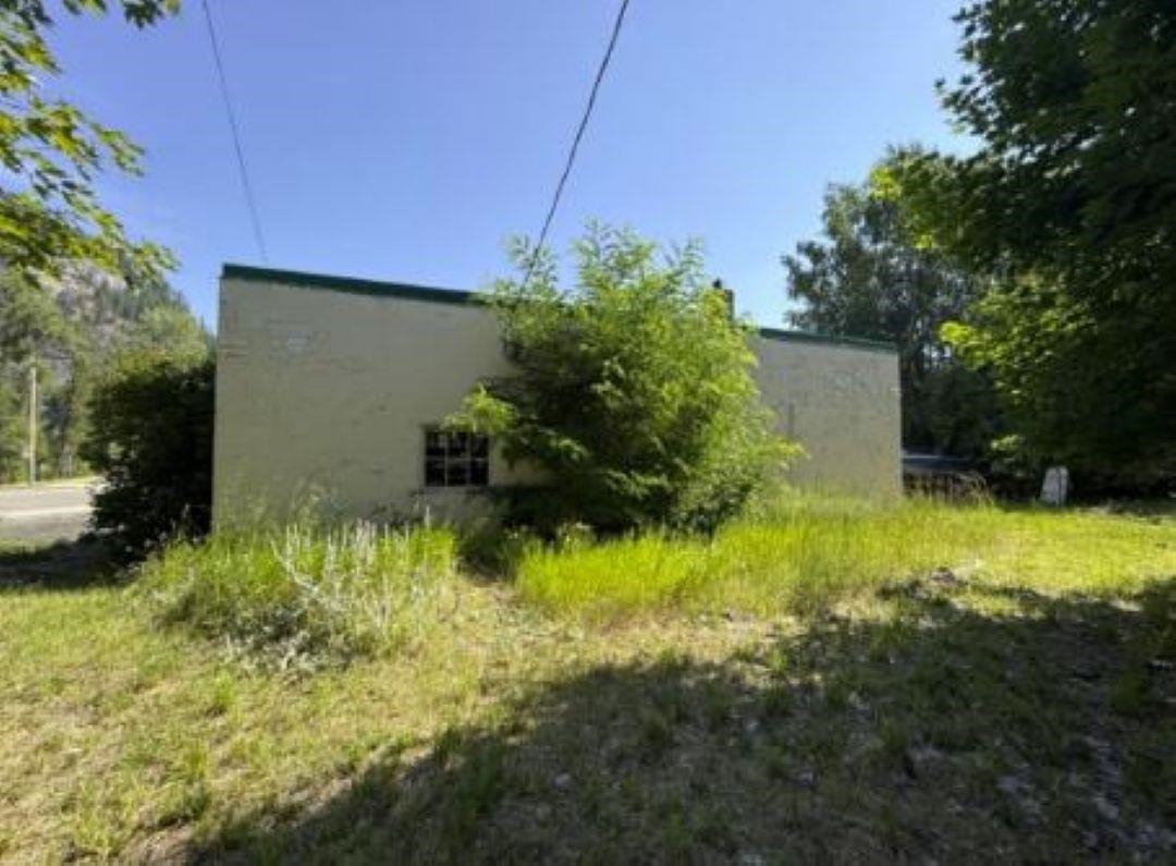 102 E 5th Ave - Photo 2