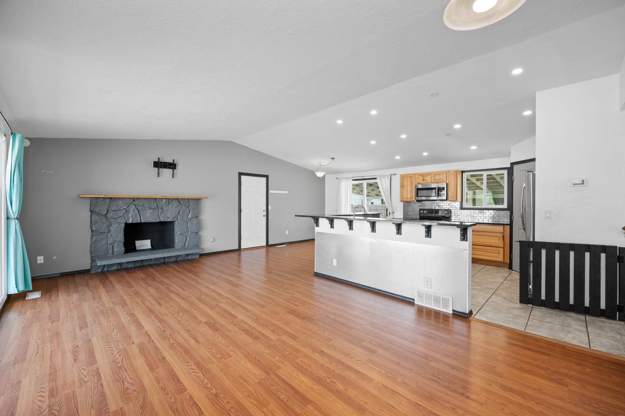 14406 E 7th Ave - Photo 3