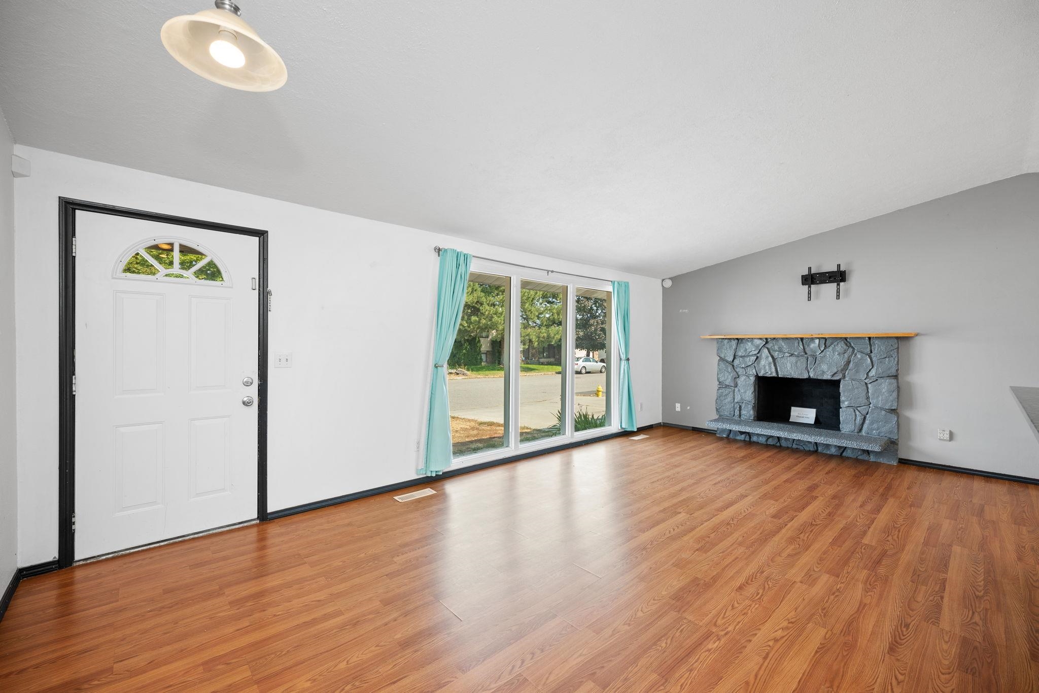 14406 E 7th Ave - Photo 4