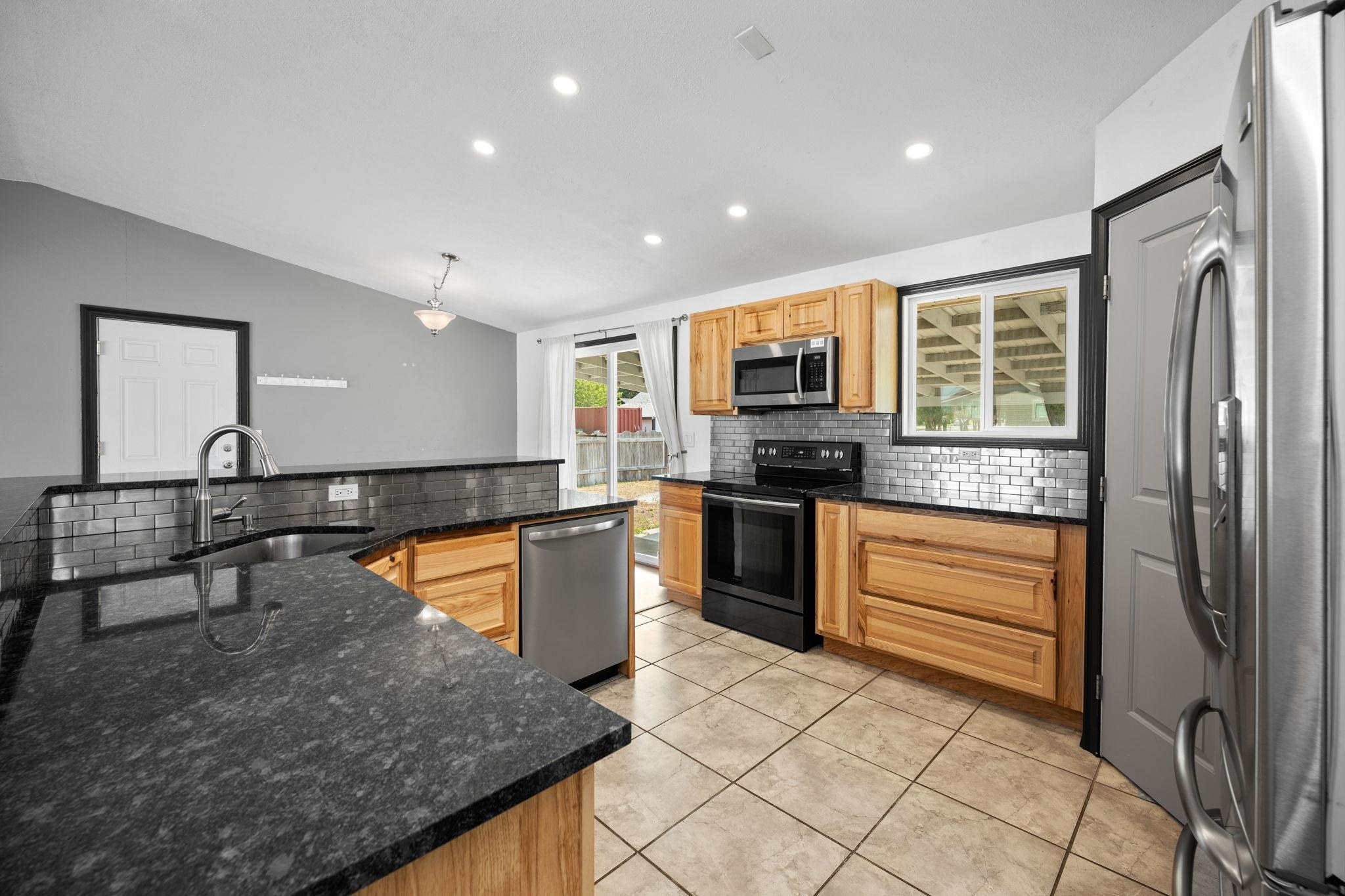 14406 E 7th Ave - Photo 10