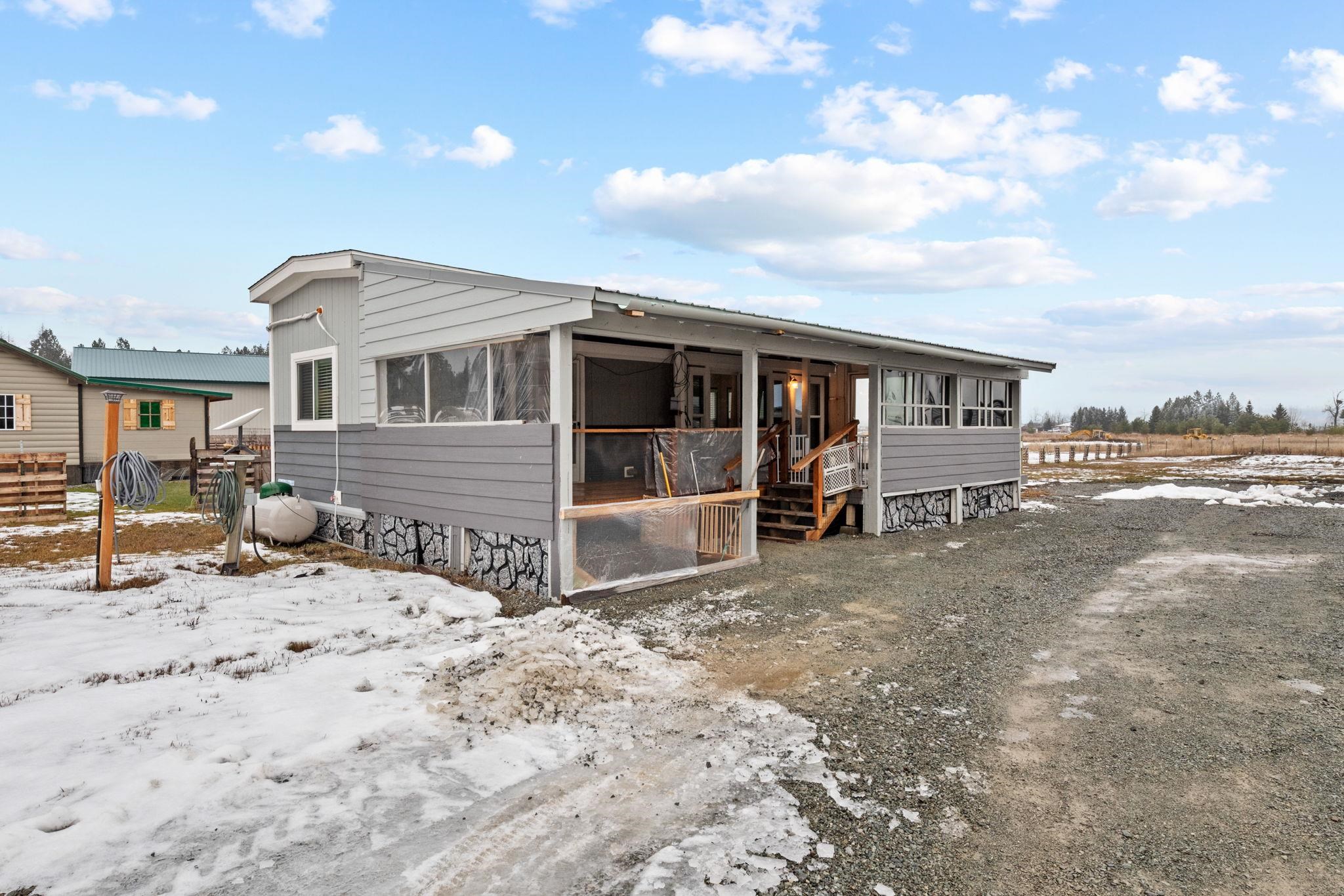 1071 Lenora Dr - Photo 2