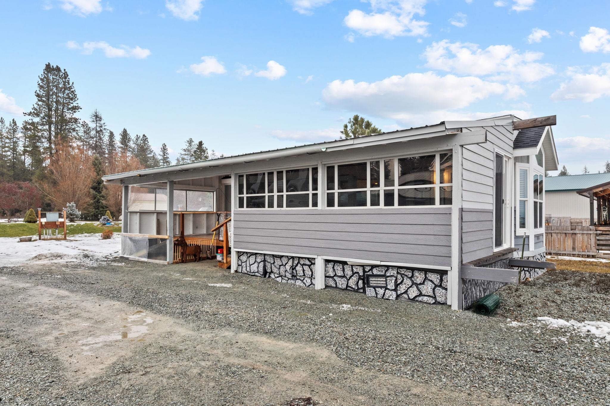 1071 Lenora Dr - Photo 3