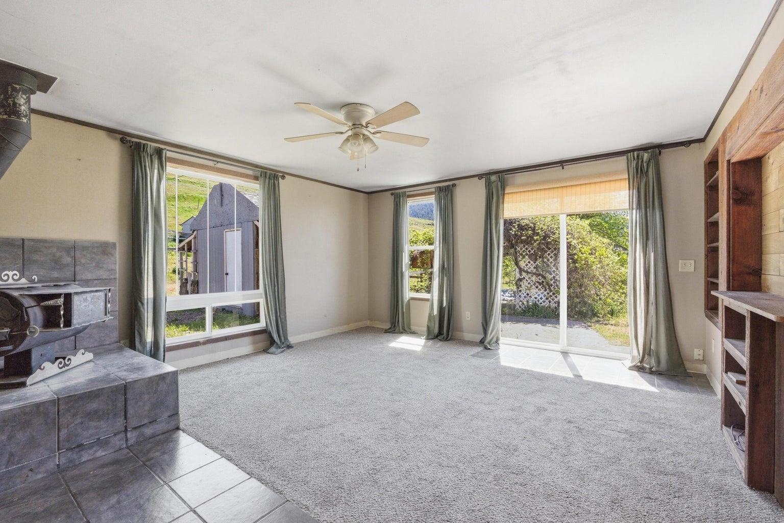 4552 Paradise Way - Photo 3