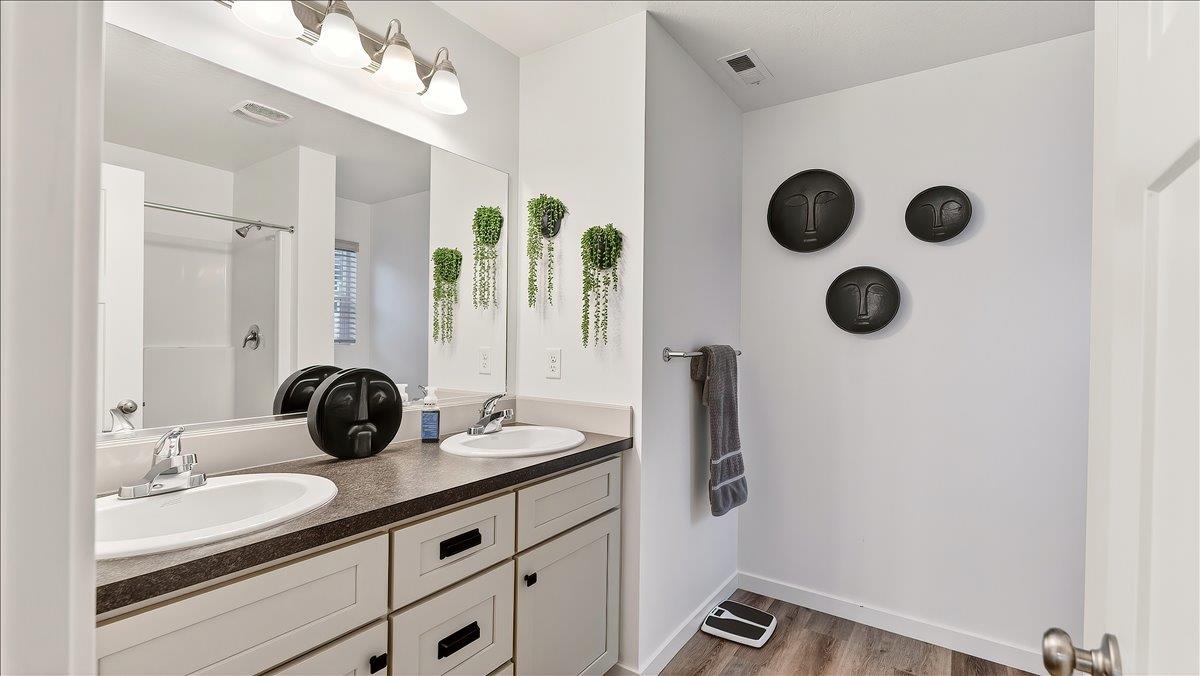 18511 E 3rd Ave - Photo 2