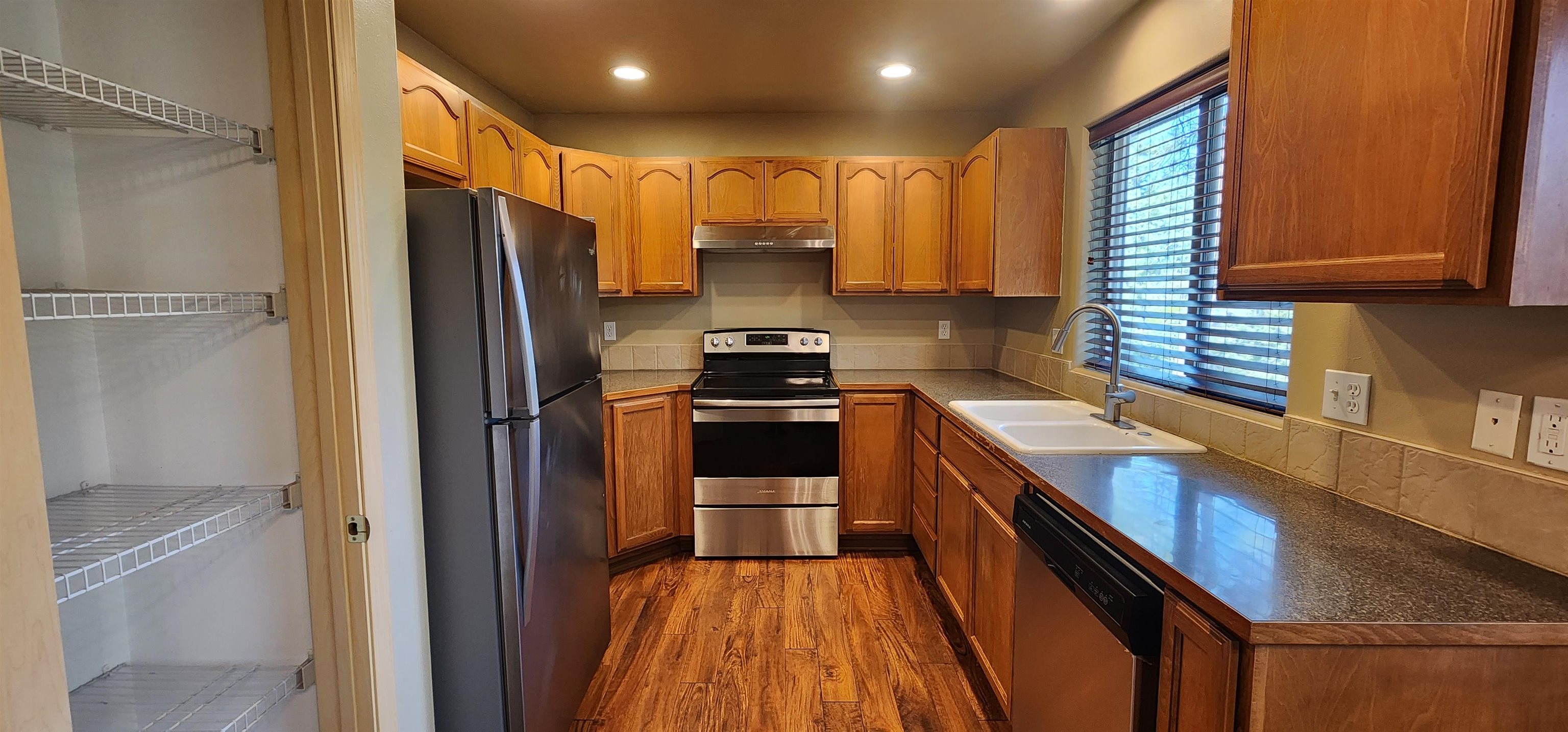 11218-11220 N Waikiki Rd - Photo 18