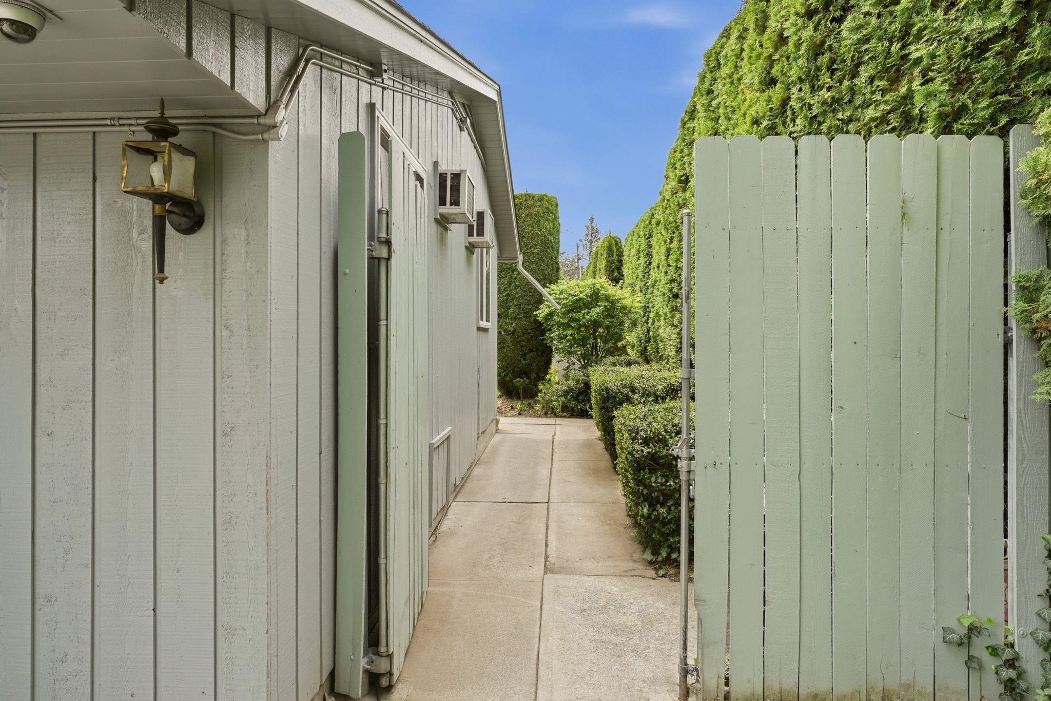 2214 E 36th Ave - Photo 44