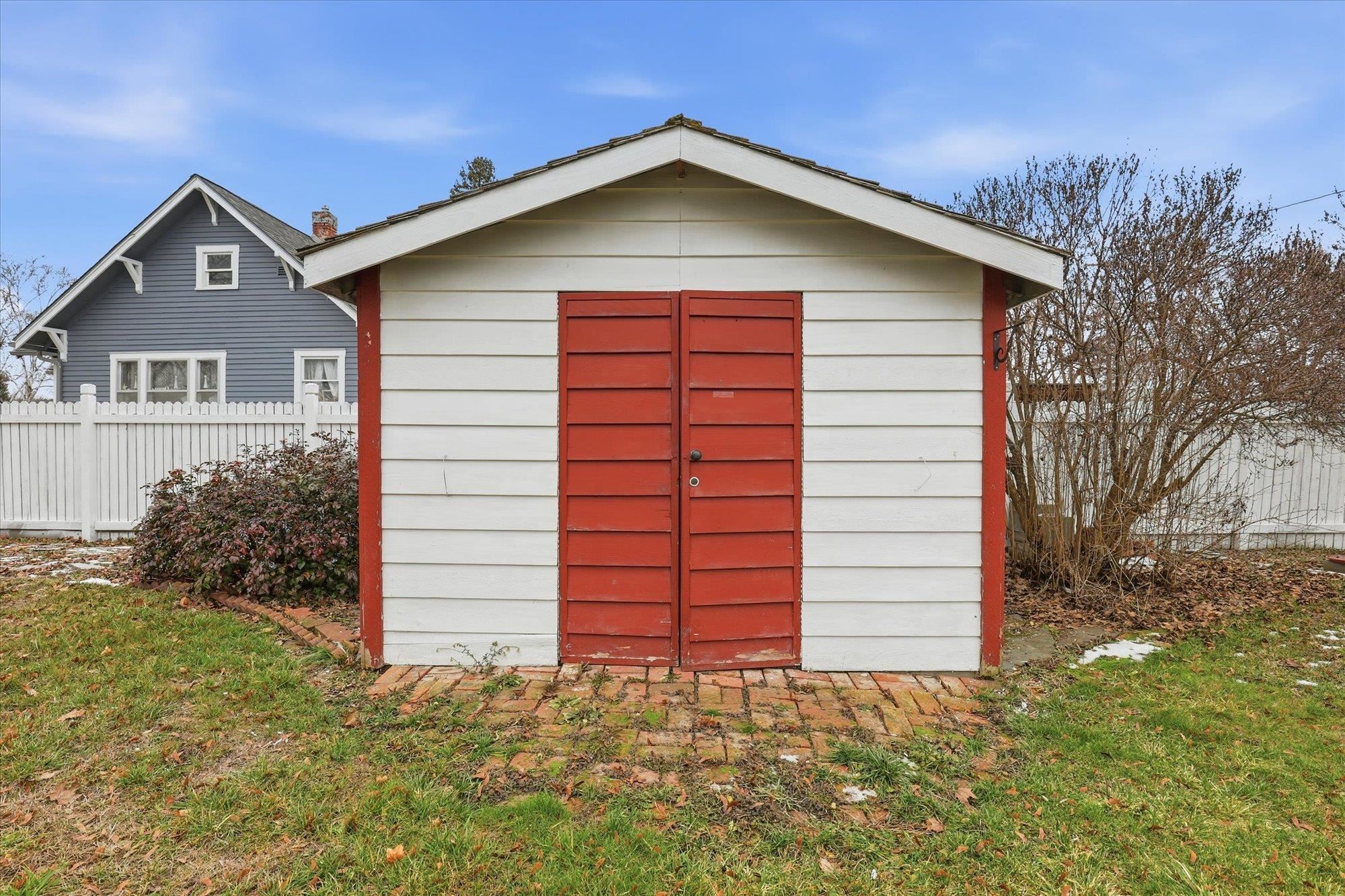 602 W King Ave - Photo 33