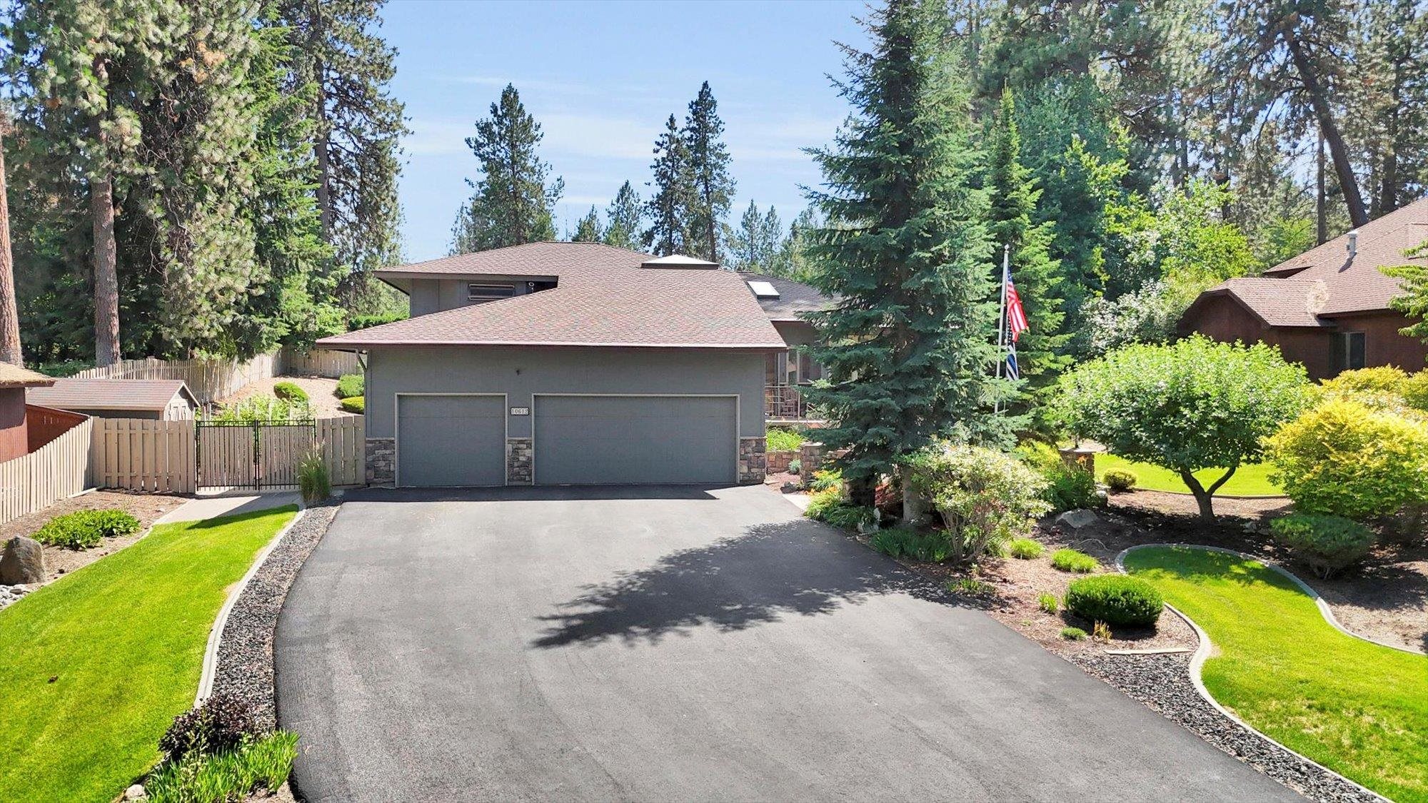 10612 E 46th Ave - Photo 1