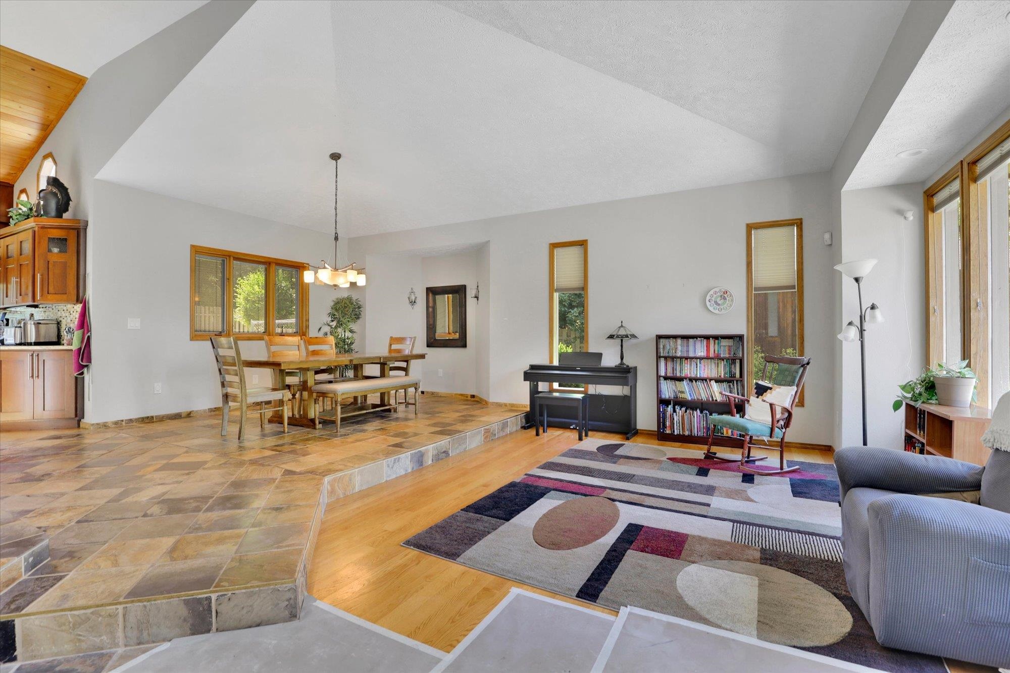 10612 E 46th Ave - Photo 4