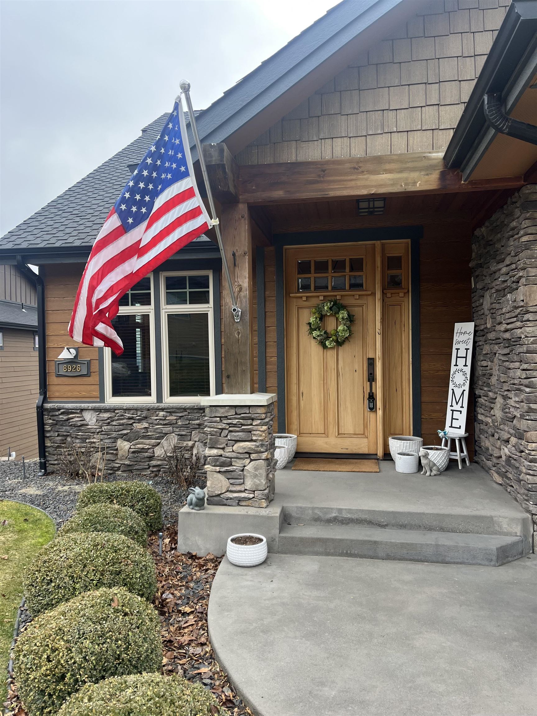 8926 E Courtview Ln - Photo 3