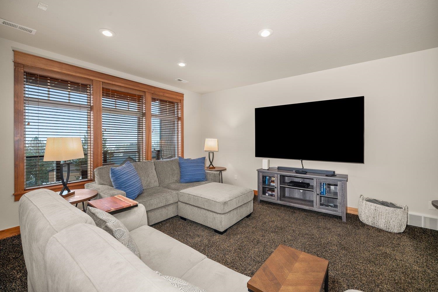 8926 E Courtview Ln - Photo 37