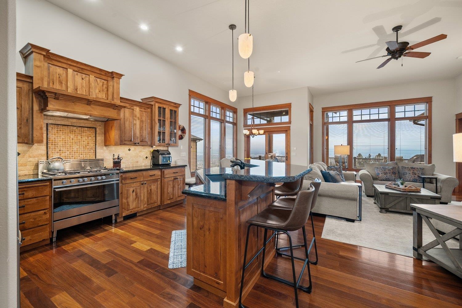 8926 E Courtview Ln - Photo 7