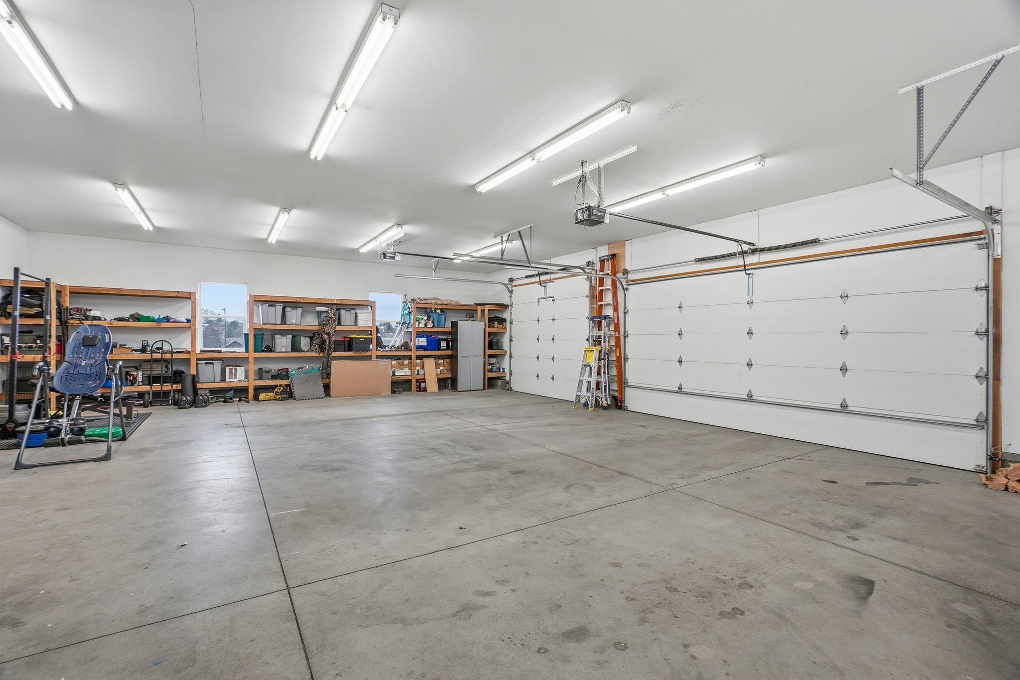 413 NW Dellah Ave - Photo 25