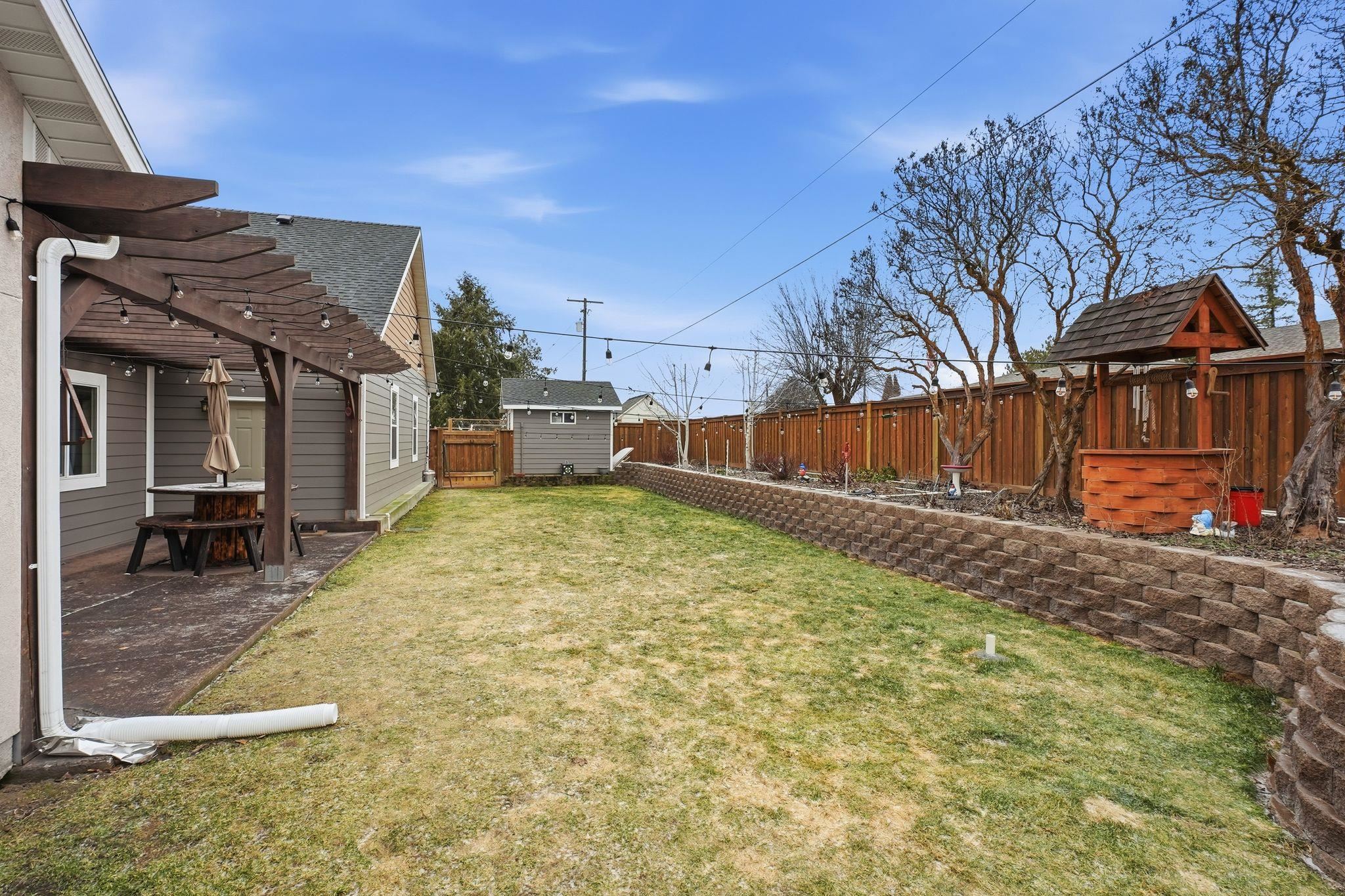 413 NW Dellah Ave - Photo 28