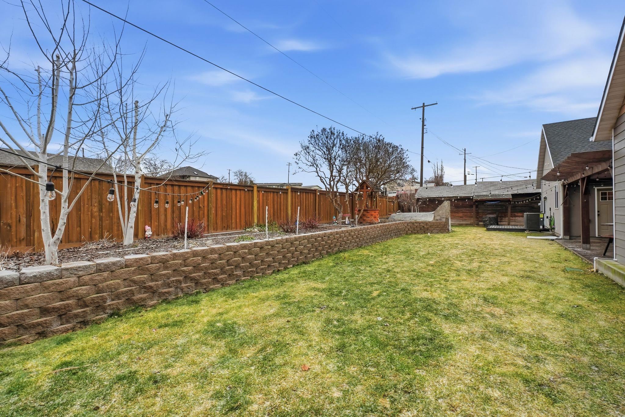 413 NW Dellah Ave - Photo 29
